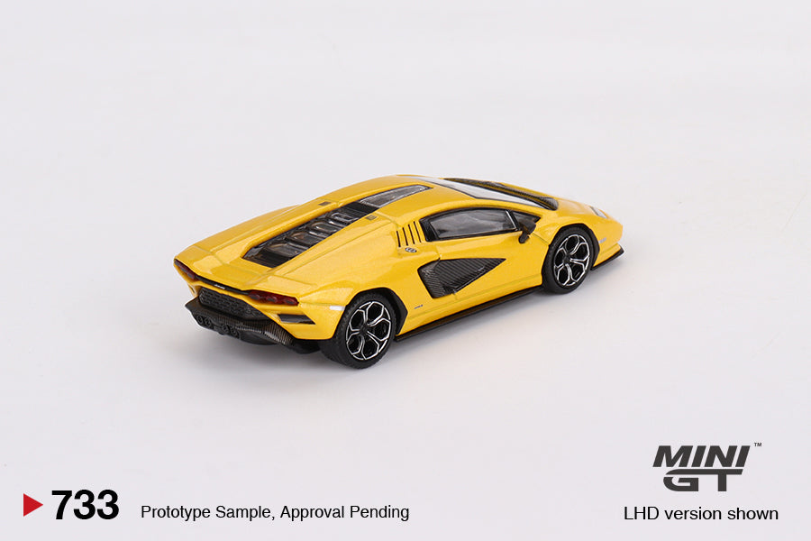 Lamborghini Countach LPI 800-4 – New Giallo Orion – MiniGT