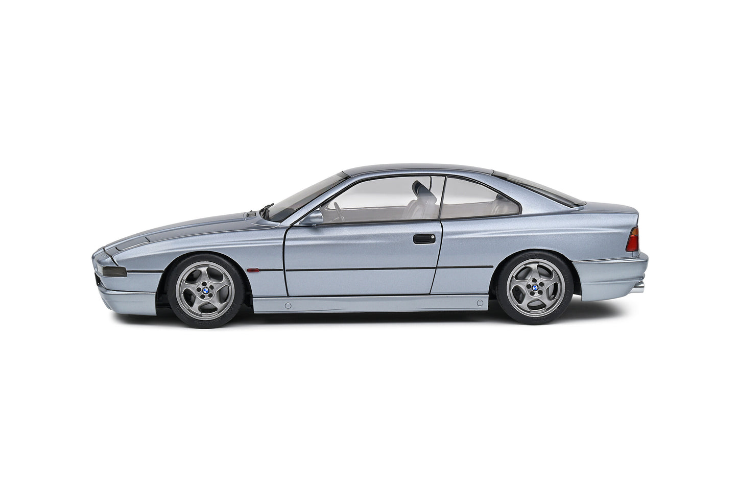 BMW 850 (E31) CSi – 1992 – Arktissilber Metallic – 1:18 – Solido