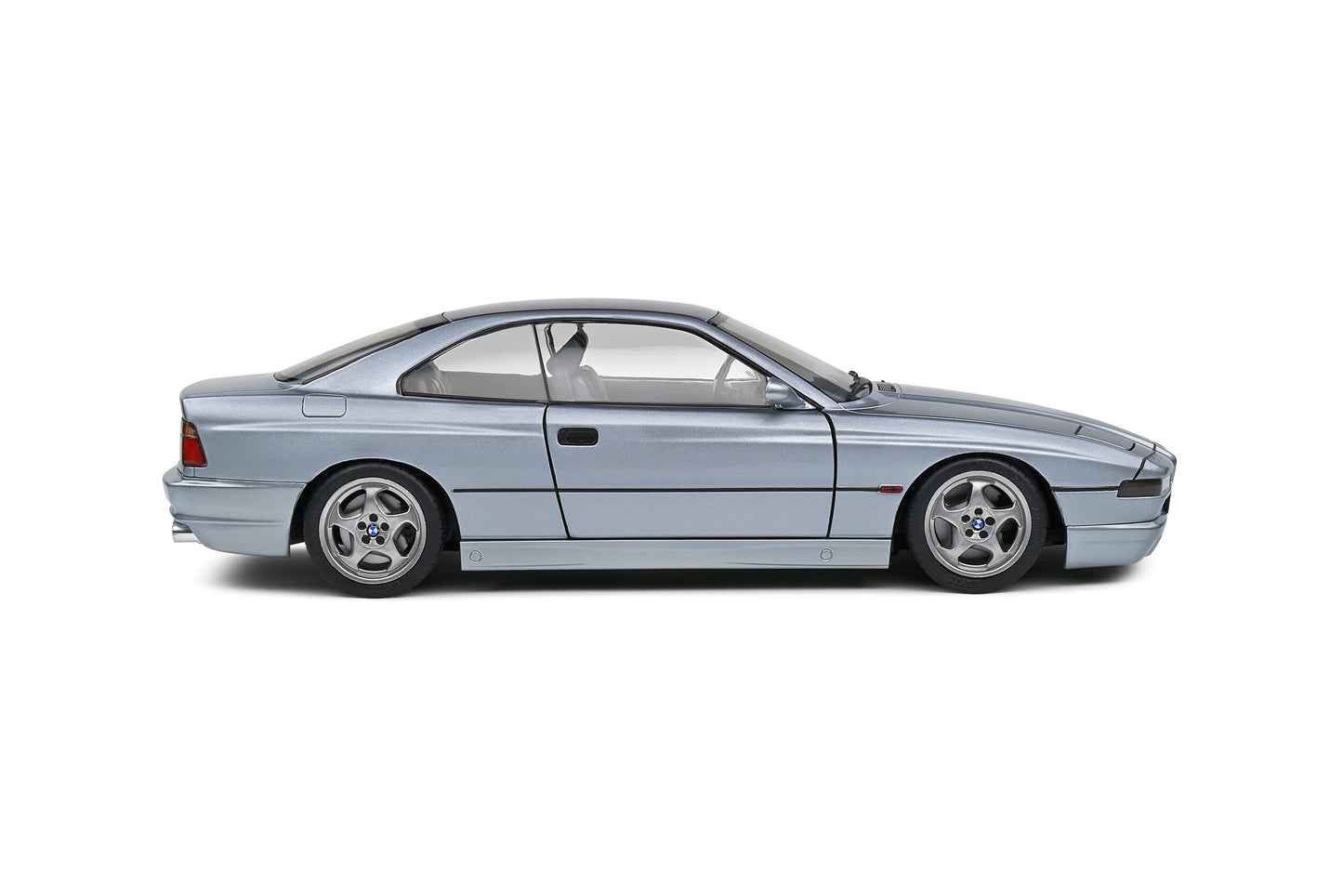 BMW 850 (E31) CSi – 1992 – Arktissilber Metallic – 1:18 – Solido