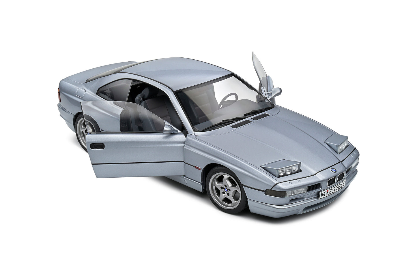 BMW 850 (E31) CSi – 1992 – Arktissilber Metallic – 1:18 – Solido
