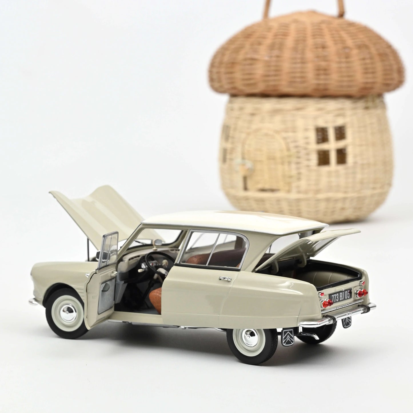 Citroën Ami 6 1965 “Paros White” – Die‑Cast Norev