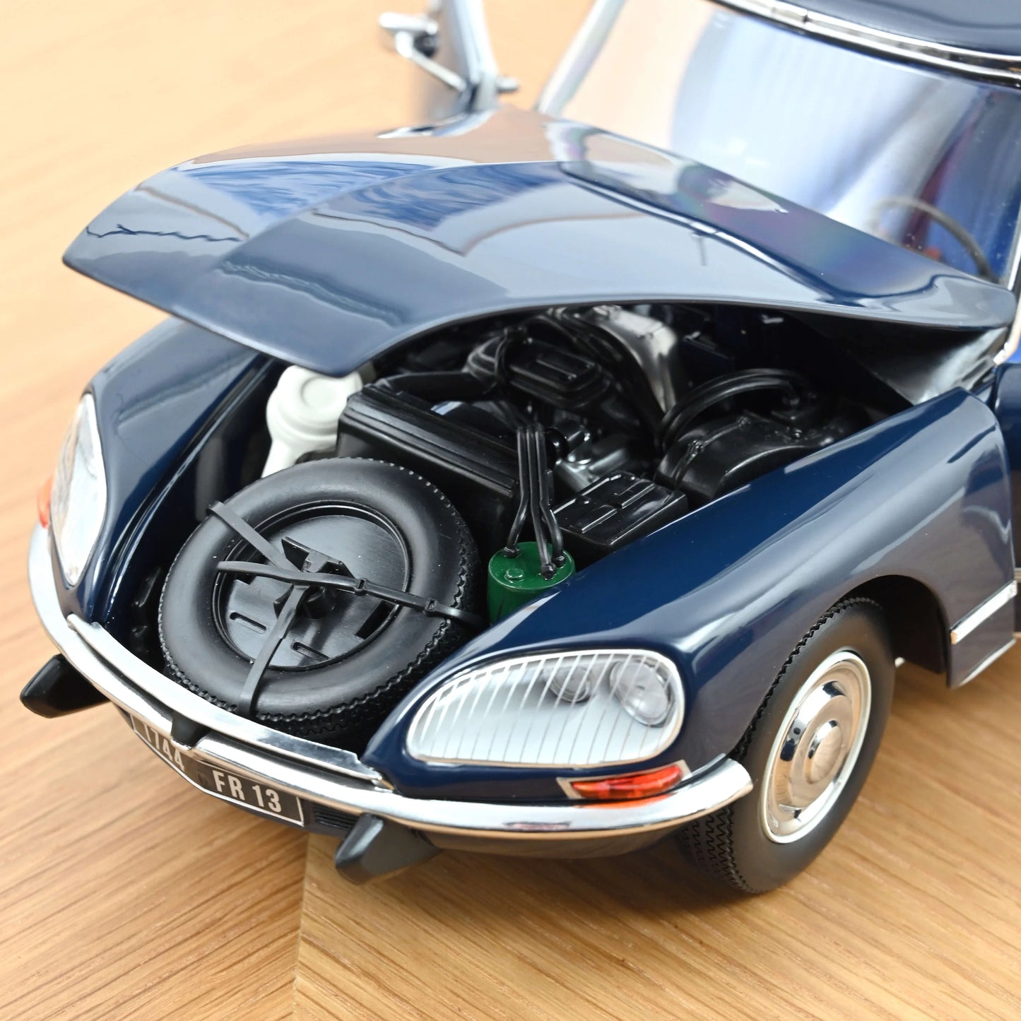 Citroën DS 23 Pallas 1974 “Orient Blue” – Die‑Cast Norev