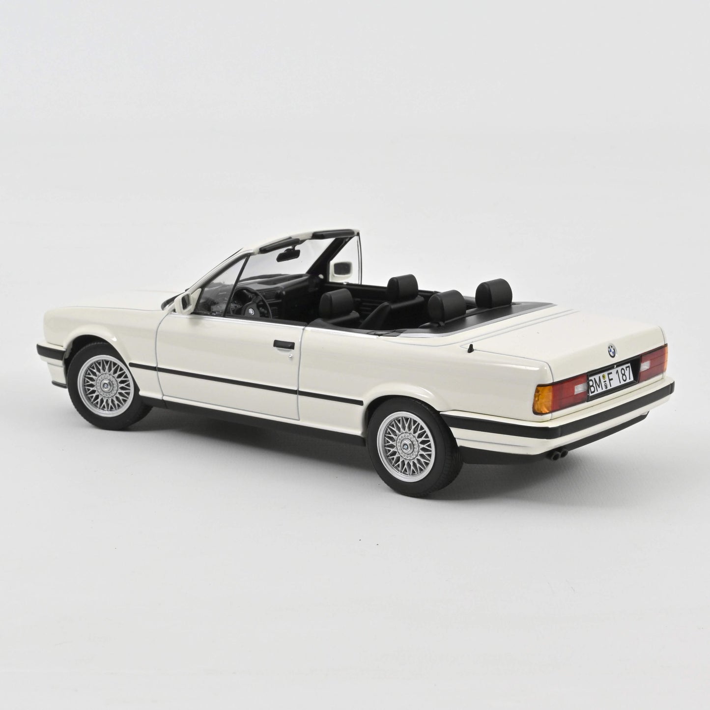BMW 325i Cabriolet 1991 Alpine white