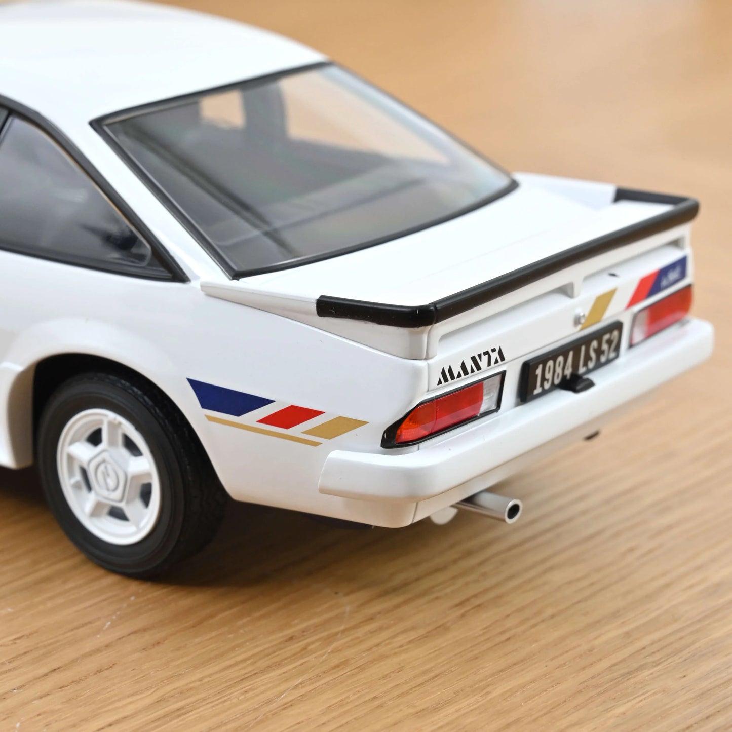 Opel Manta Guy Fréquelin – 1984 – White – 1:18 – Norev