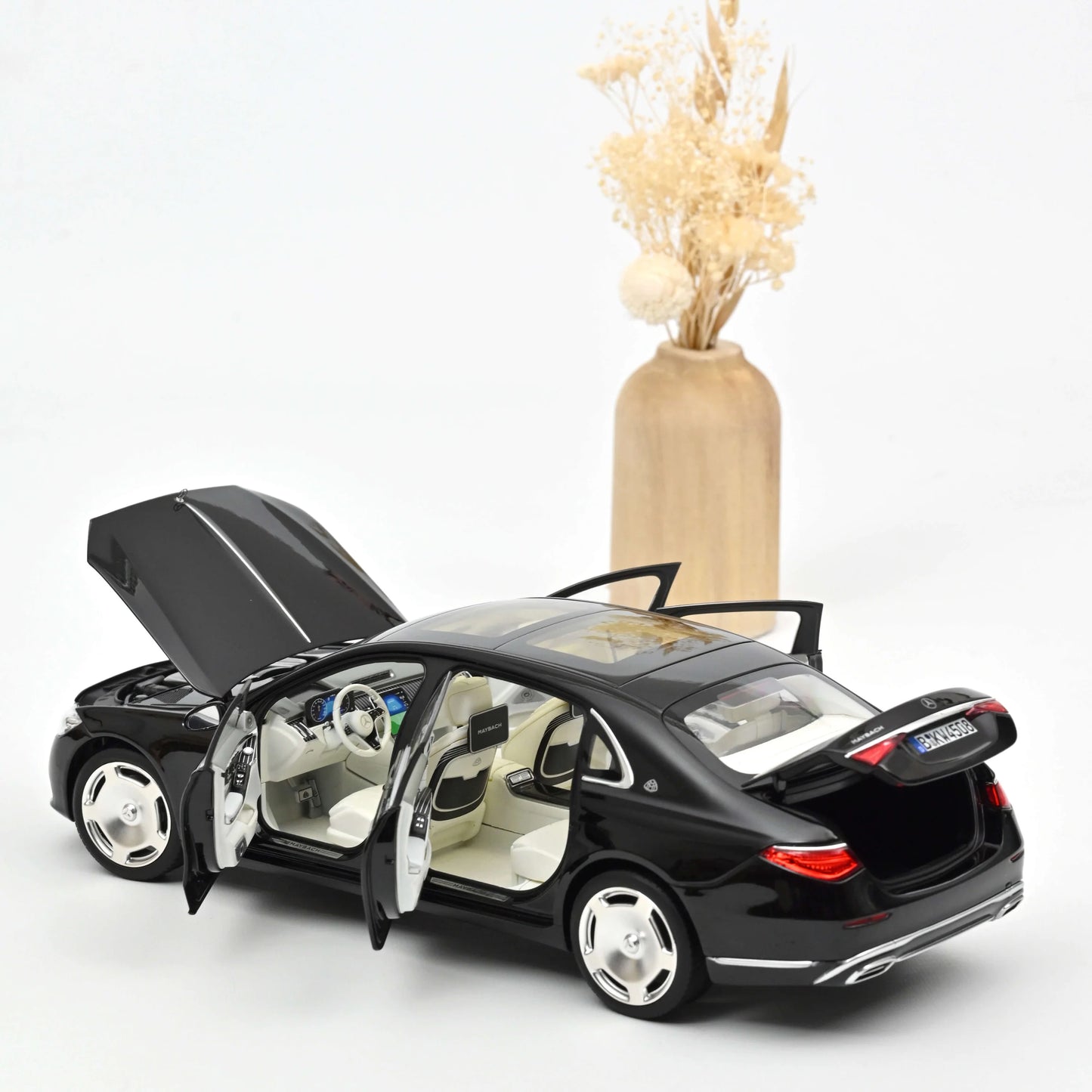 Mercedes-Maybach S 680 4MATIC 2021 – Crna – Norev