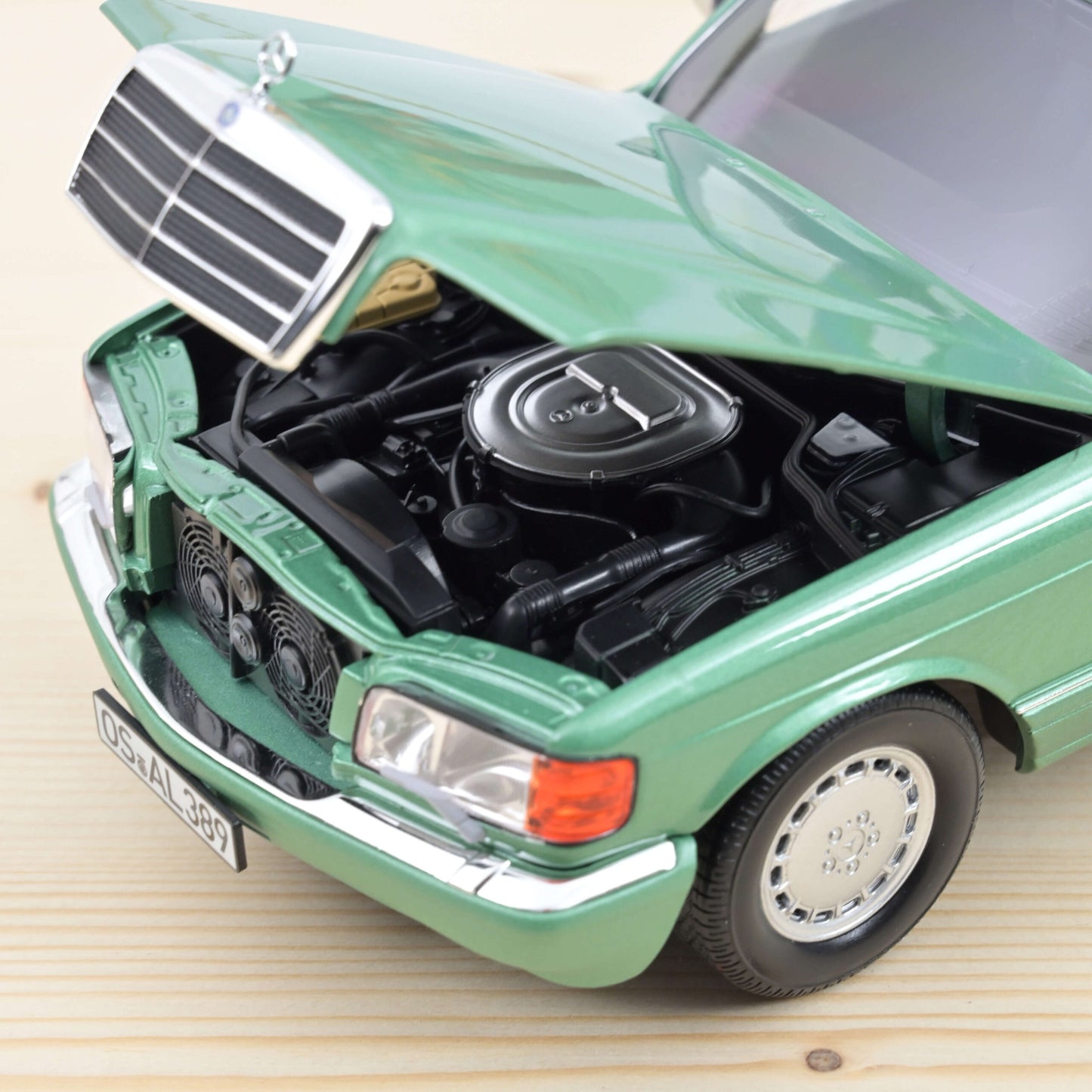 Mercedes-Benz 560 SEL (W126) 1991 – Light Green Metallic – Norev