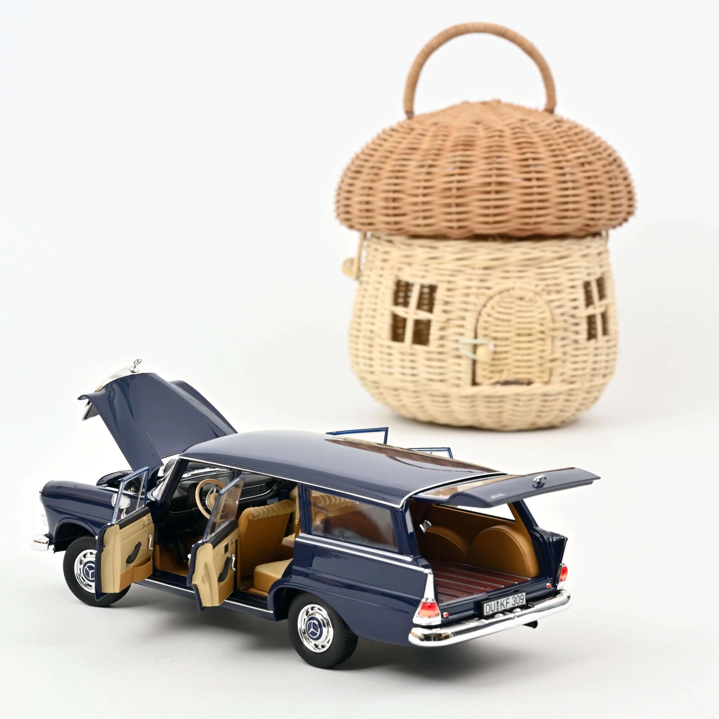 Mercedes-Benz 200 Universal 1966 Dark Blue – Norev