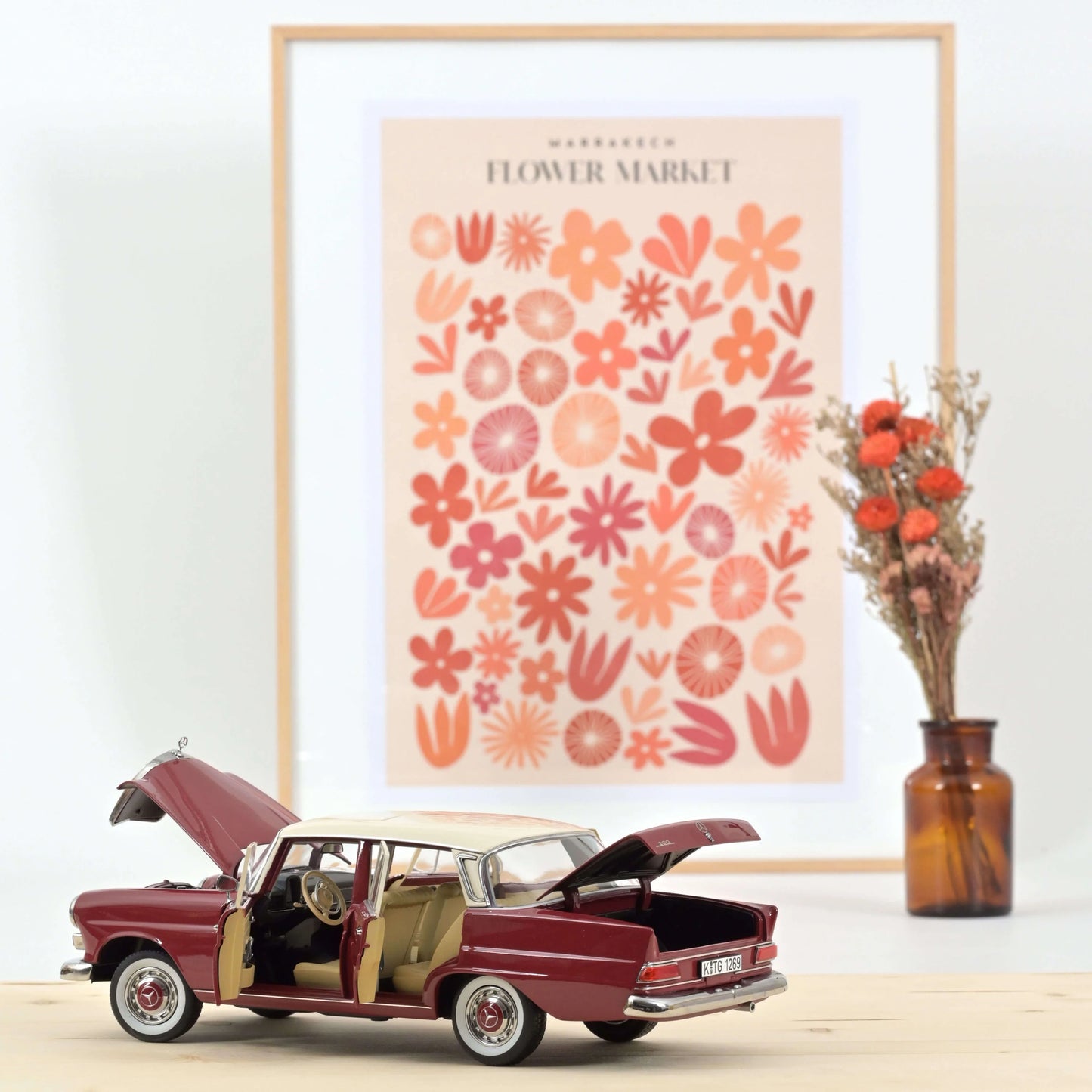 Mercedes‑Benz 200 1966 – Crvena – Die‑Cast Norev