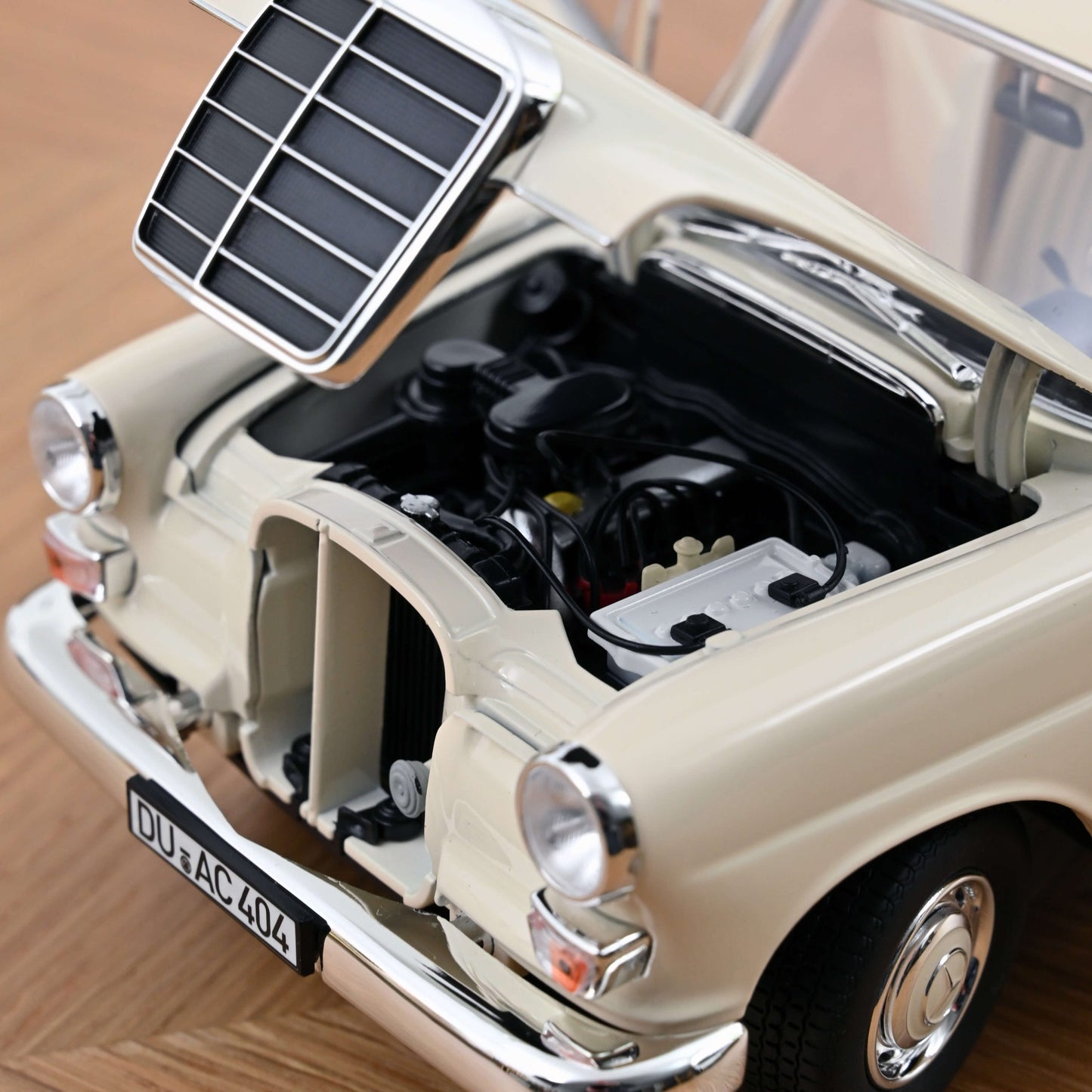 Mercedes‑Benz 200 Universal (W110) 1966 – Cream – Norev