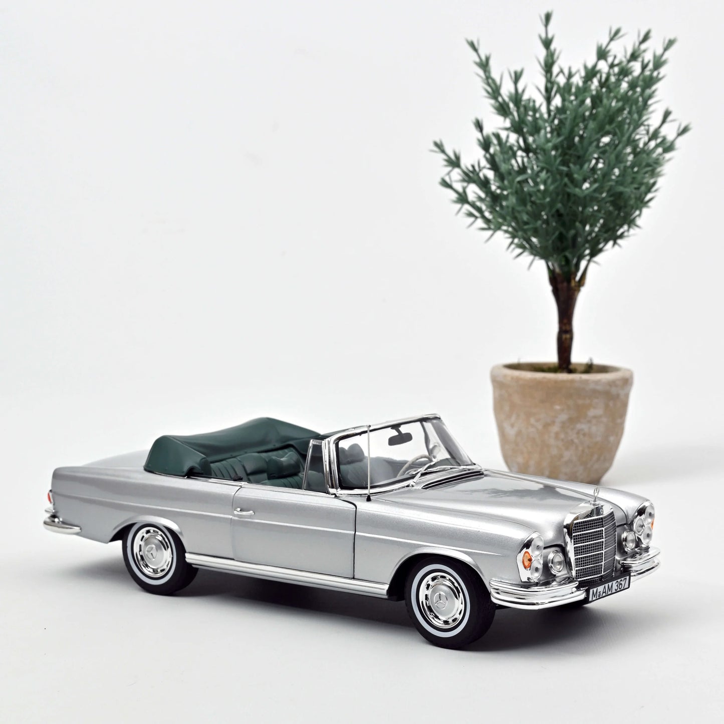 Mercedes‑Benz 280 SE Cabriolet 1969 Silver Metallic – Die‑Cast Norev