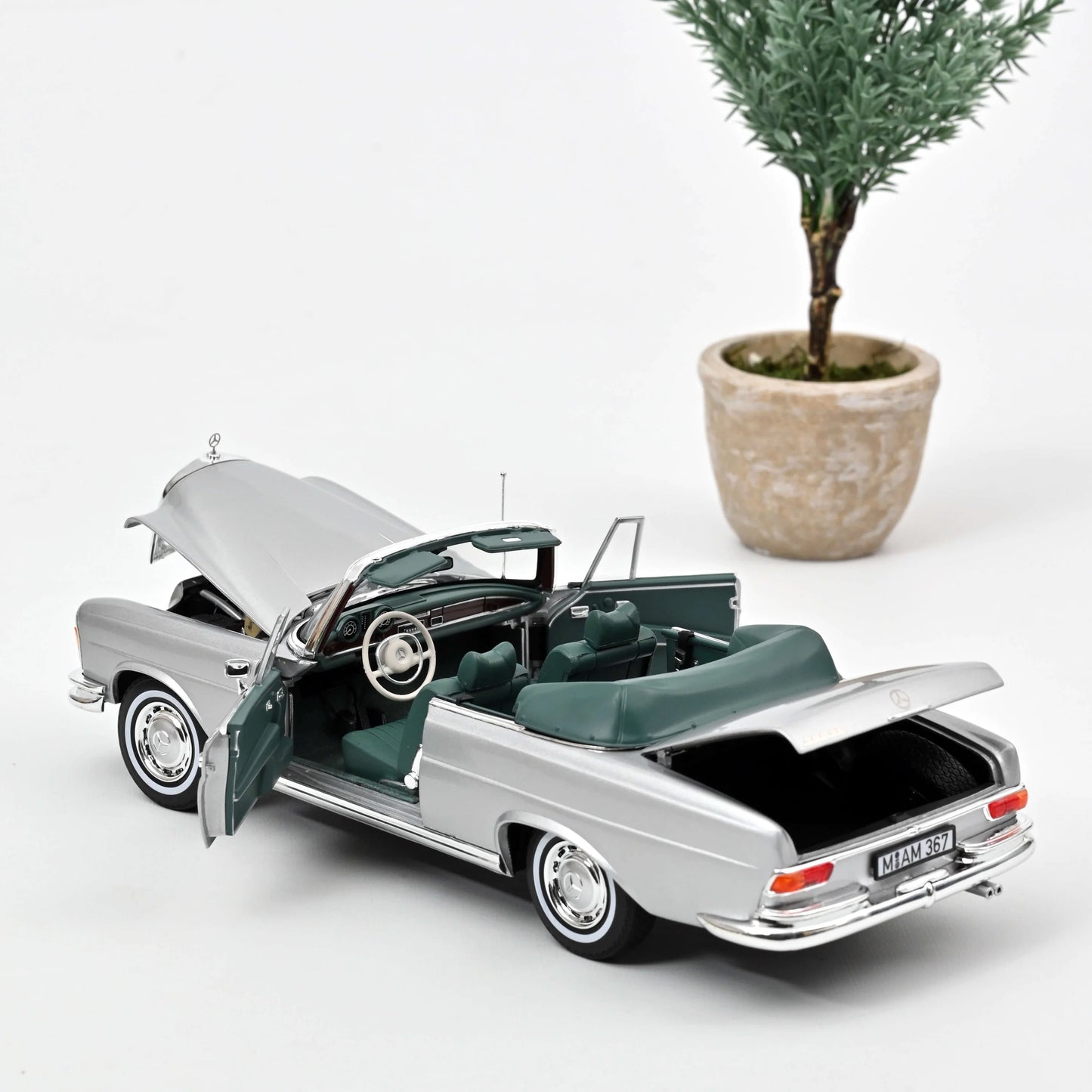 Mercedes‑Benz 280 SE Cabriolet 1969 Silver Metallic – Die‑Cast Norev