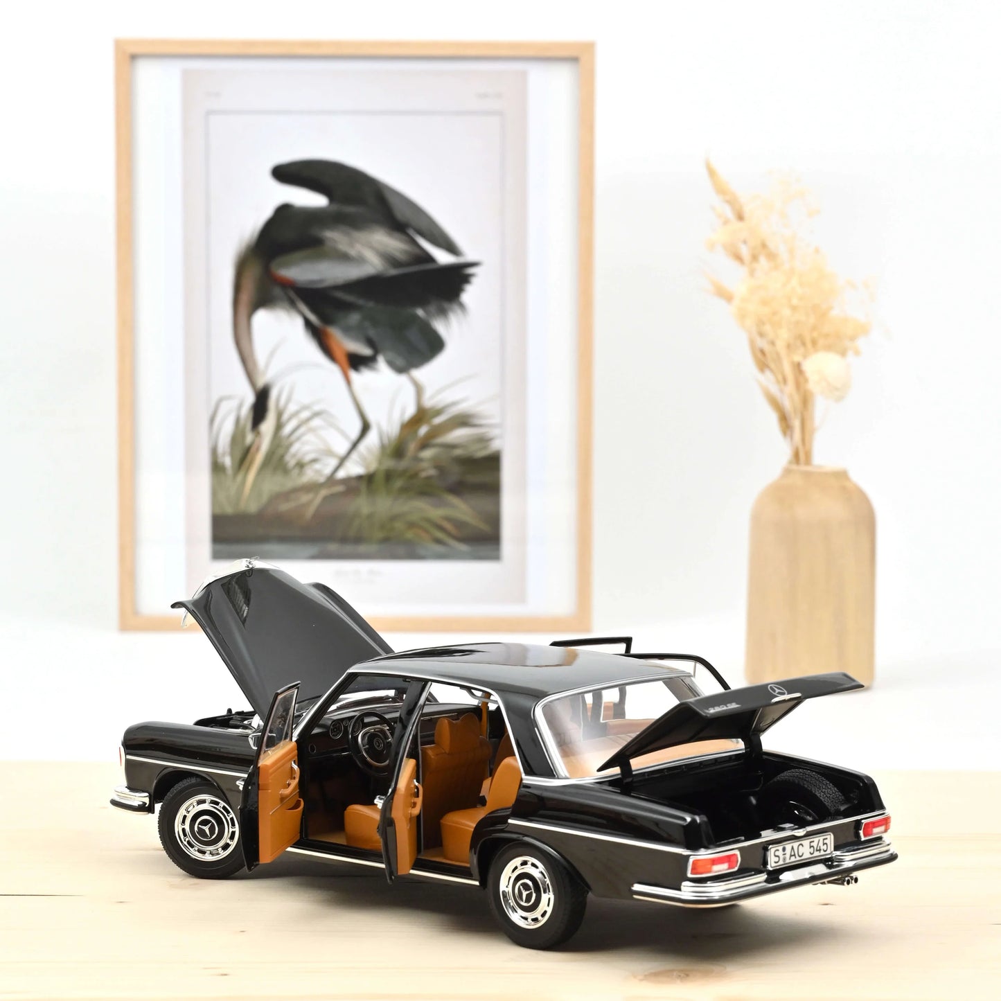 Mercedes‑Benz 280 SE 1968 – Crna – Die‑Cast Norev