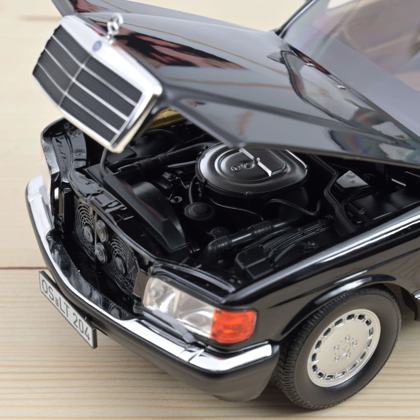 Mercedes-Benz 560 SEL 1989 – Crna metalik – Norev