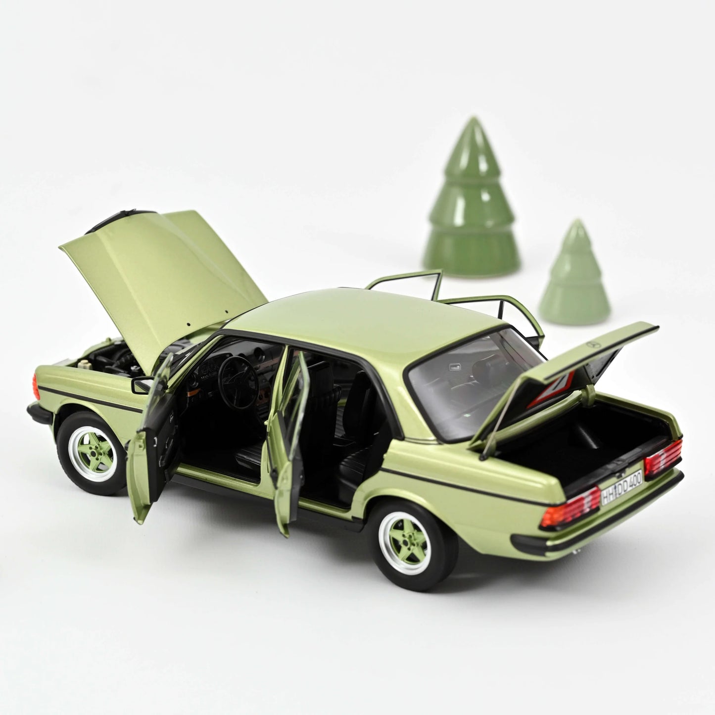 Mercedes-Benz 200 AMG 1984 – Silvergreen metallic – Norev