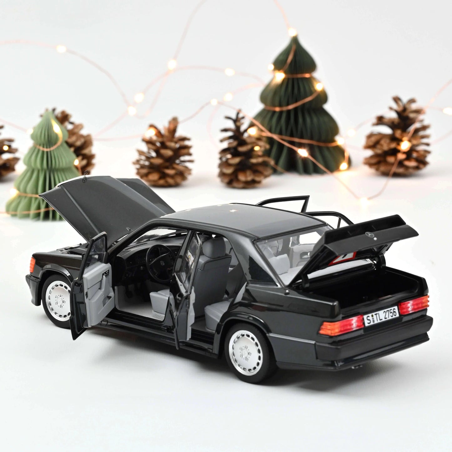 Mercedes-Benz 190 E 2.3-16 – 1984 – Black Metallic – 1:18 – Norev