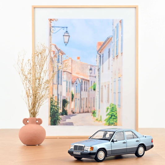 Mercedes-Benz 230 E – 1990 – Light Blue Metallic – 1:18 – Norev