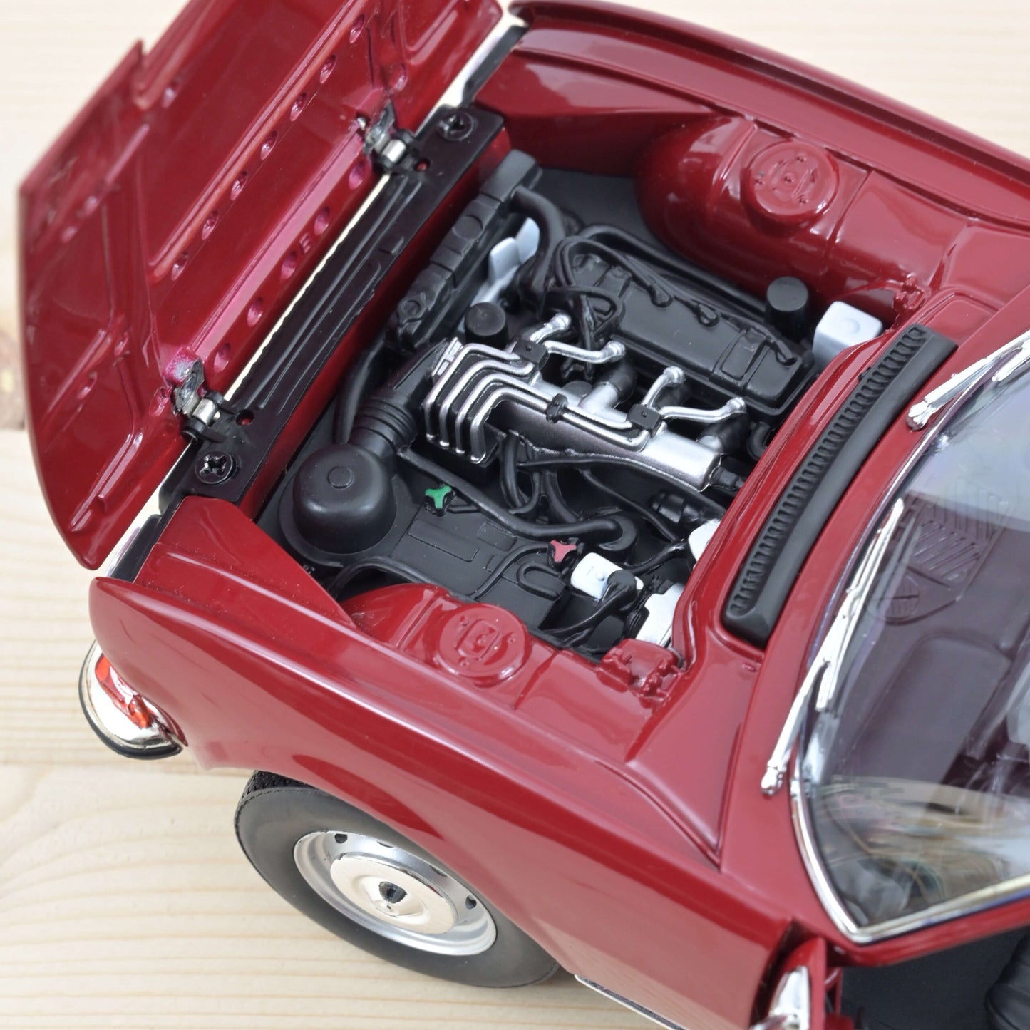 Peugeot 504 Cabriolet 1969 – Andalou Red – Norev