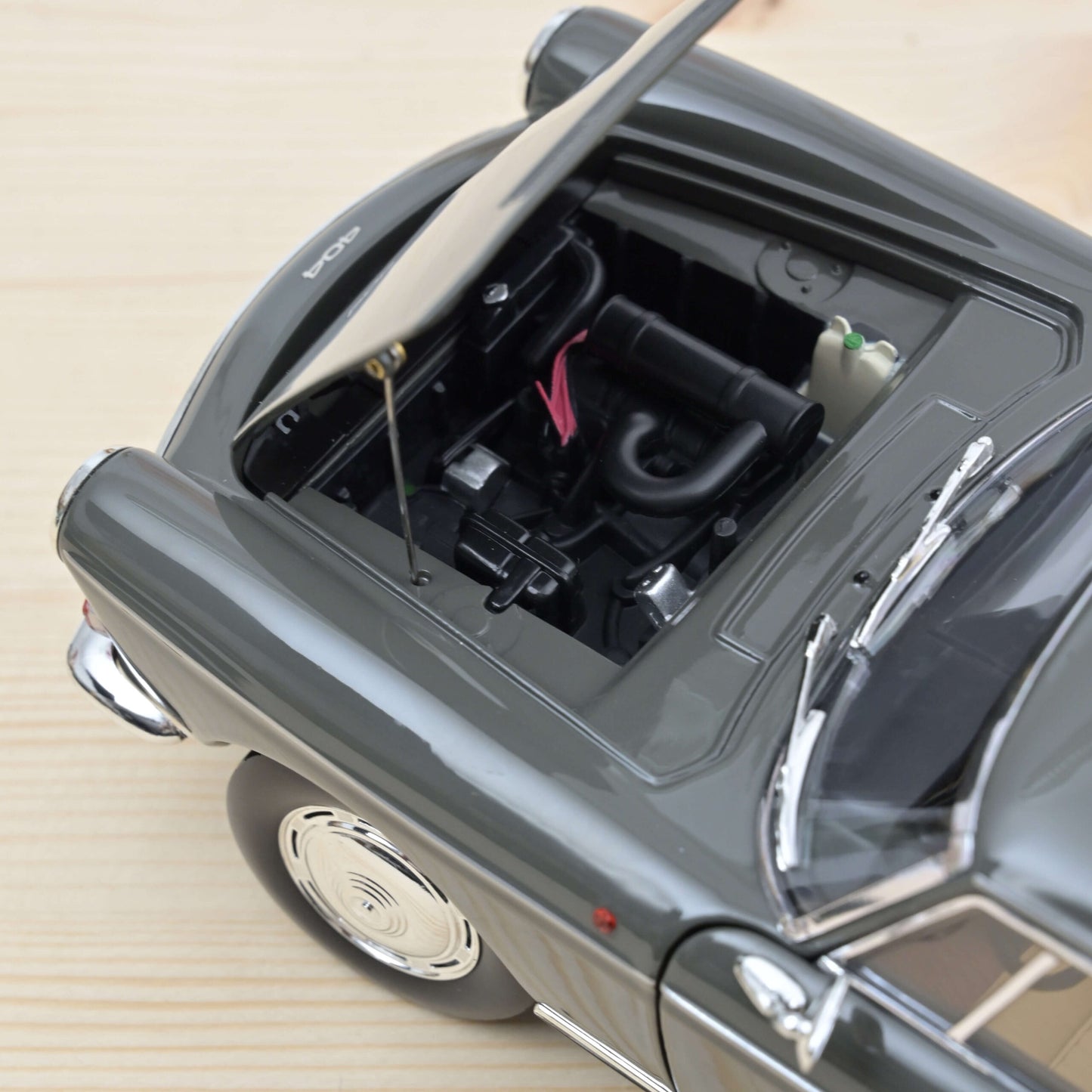 Peugeot 404 Coupé 1967 – Graphite Grey – Norev