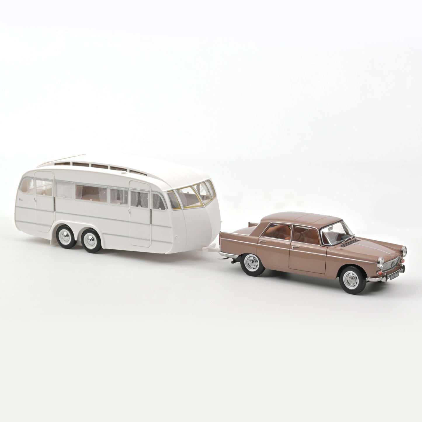 Peugeot 404 Sedan 1965 – Brown Metallic sa kamp-s prikolicom Caravan Hénon – Norev