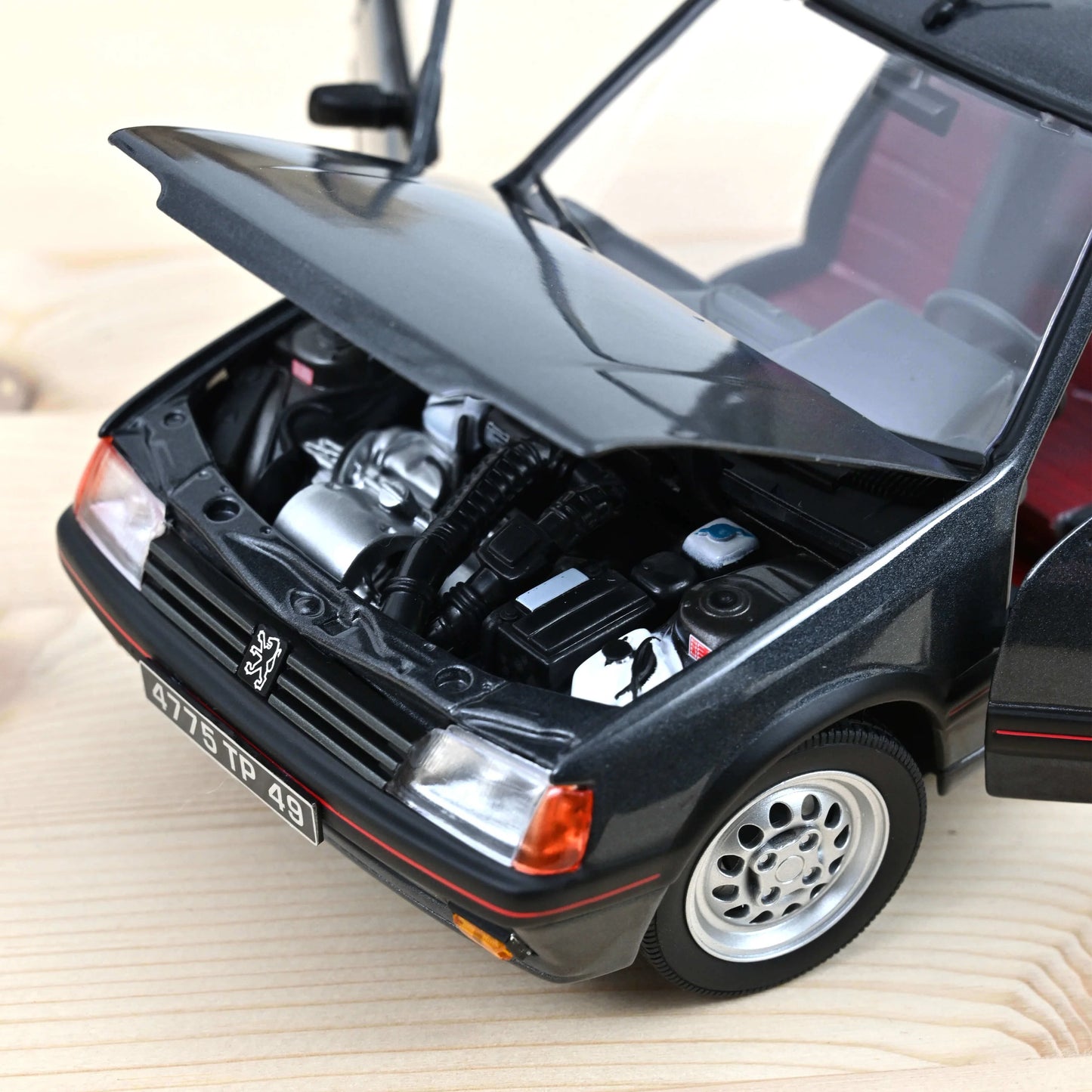 Peugeot 205 GTi 1.6 – 1988 – Graphite Grey – 1:18 – Norev