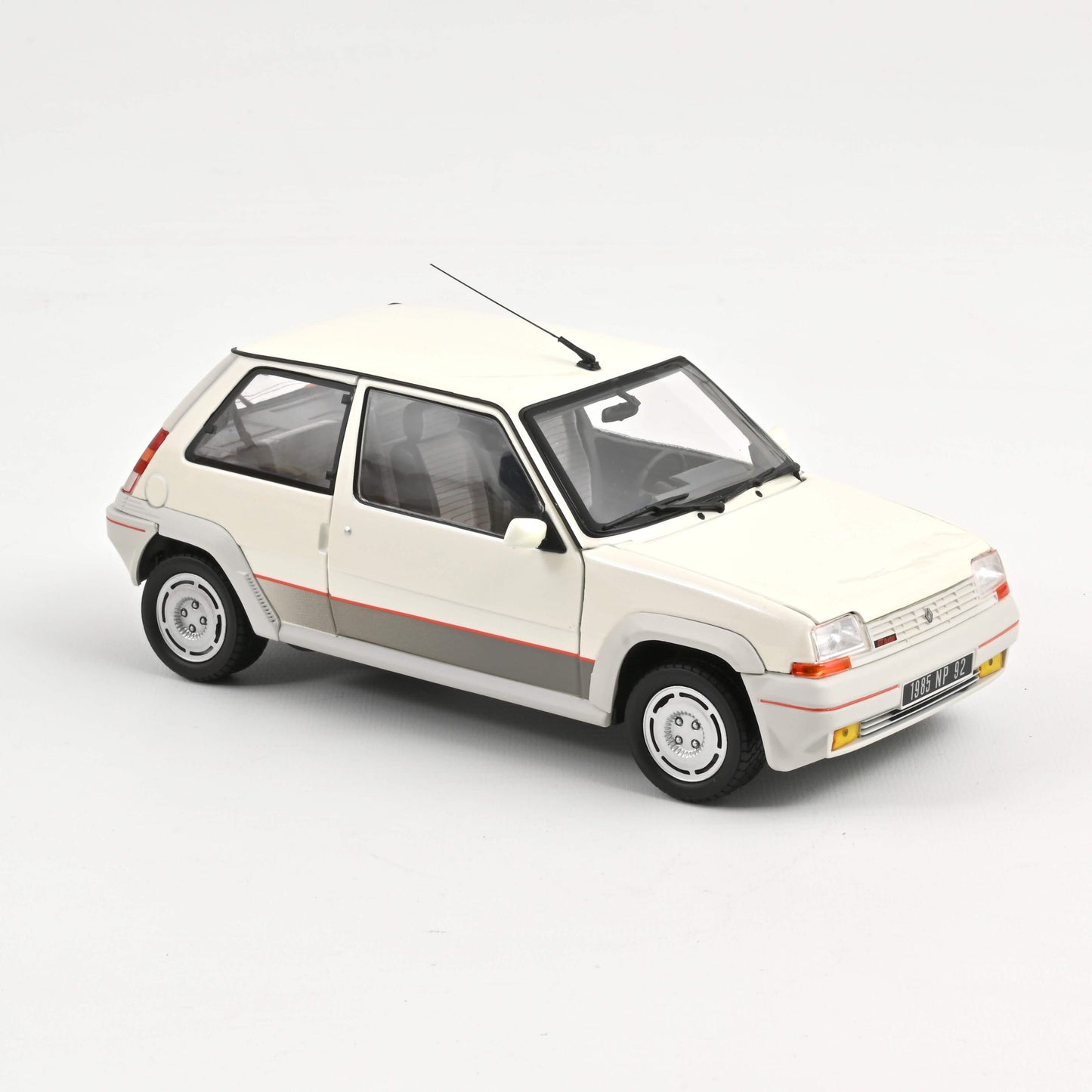 Renault Supercinq GT Turbo Phase I 1985 – Pearl White – Norev