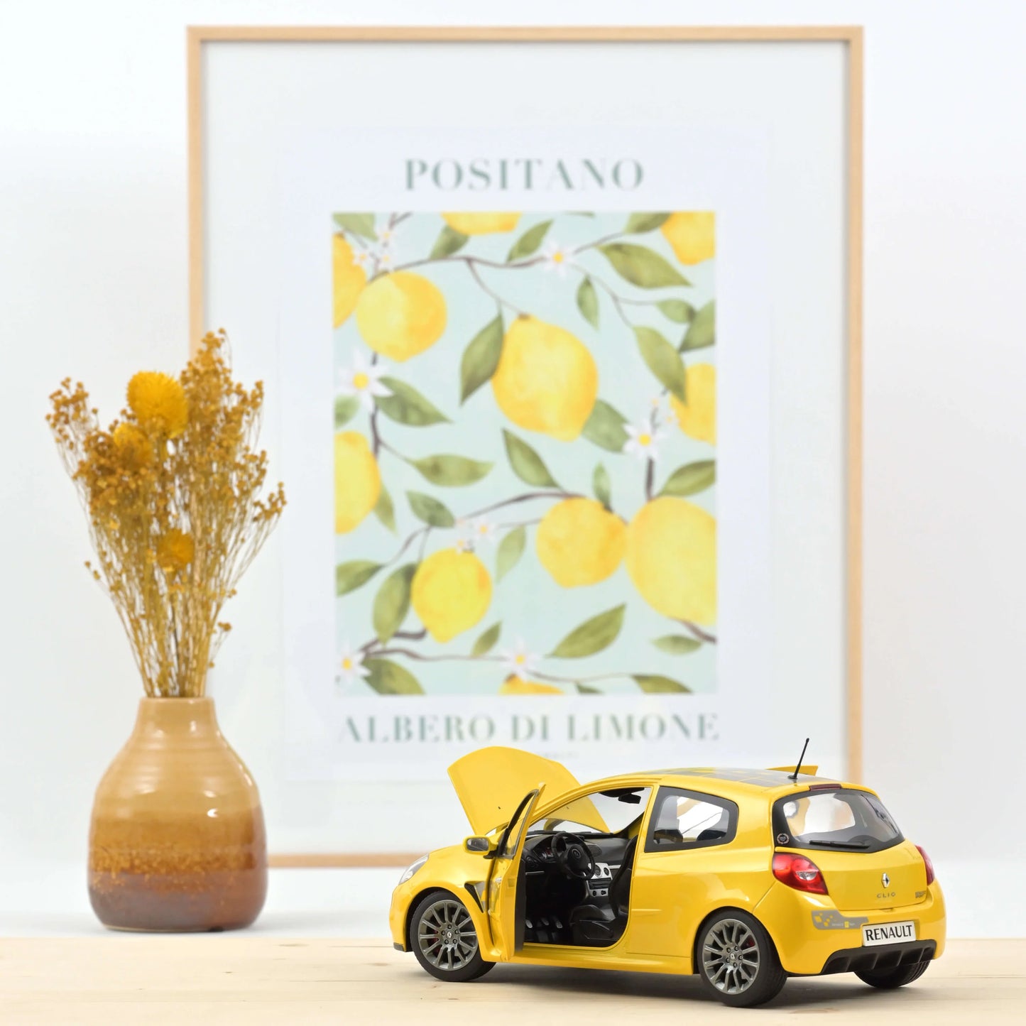 Renault Clio R.S. F1 Team 2007 Sirius Yellow – 1:18 Die‑Cast Norev