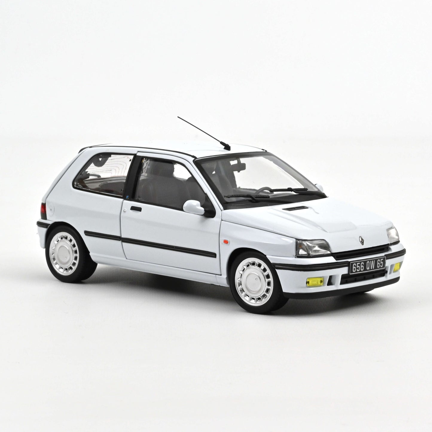 Renault Clio 16S 1991 – Glacier White – Norev