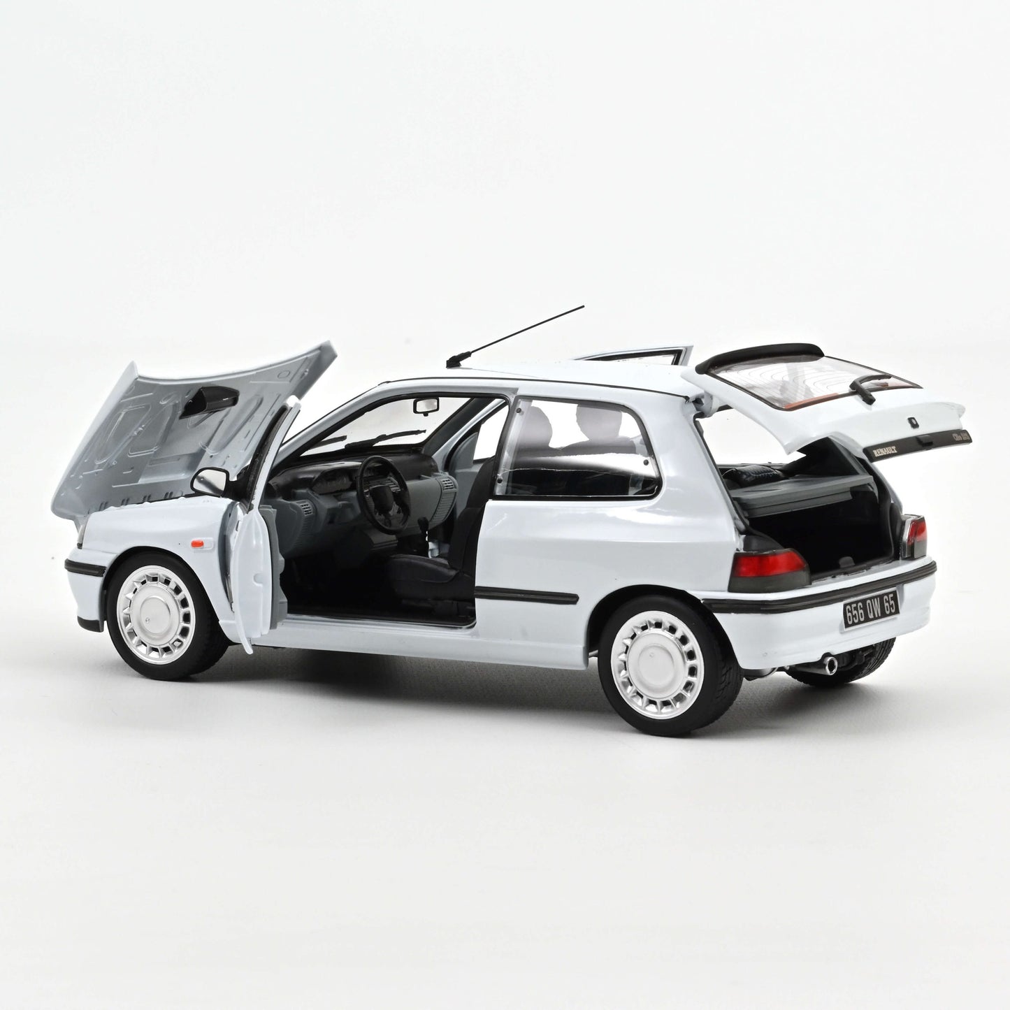 Renault Clio 16S 1991 – Glacier White – Norev