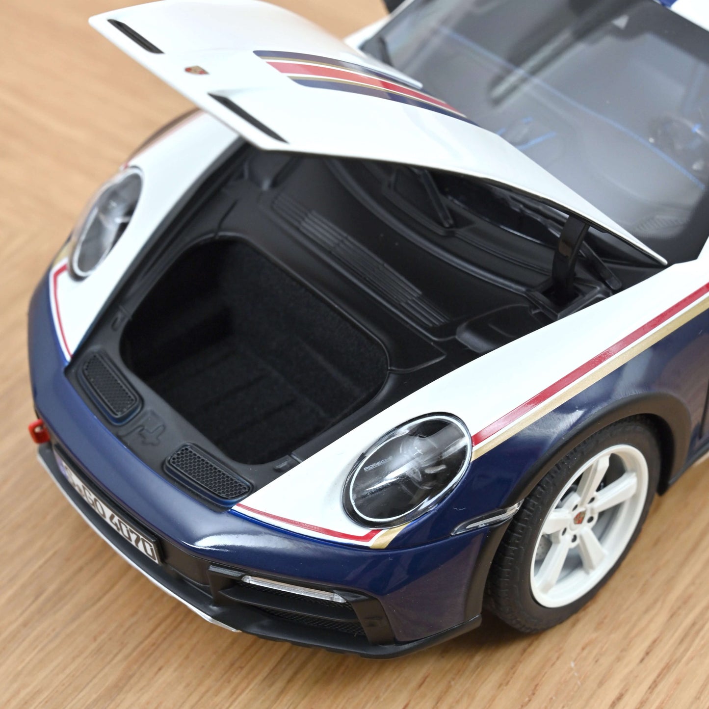 Porsche 911 Dakar 2023 “Roughroads” – #953 – Norev