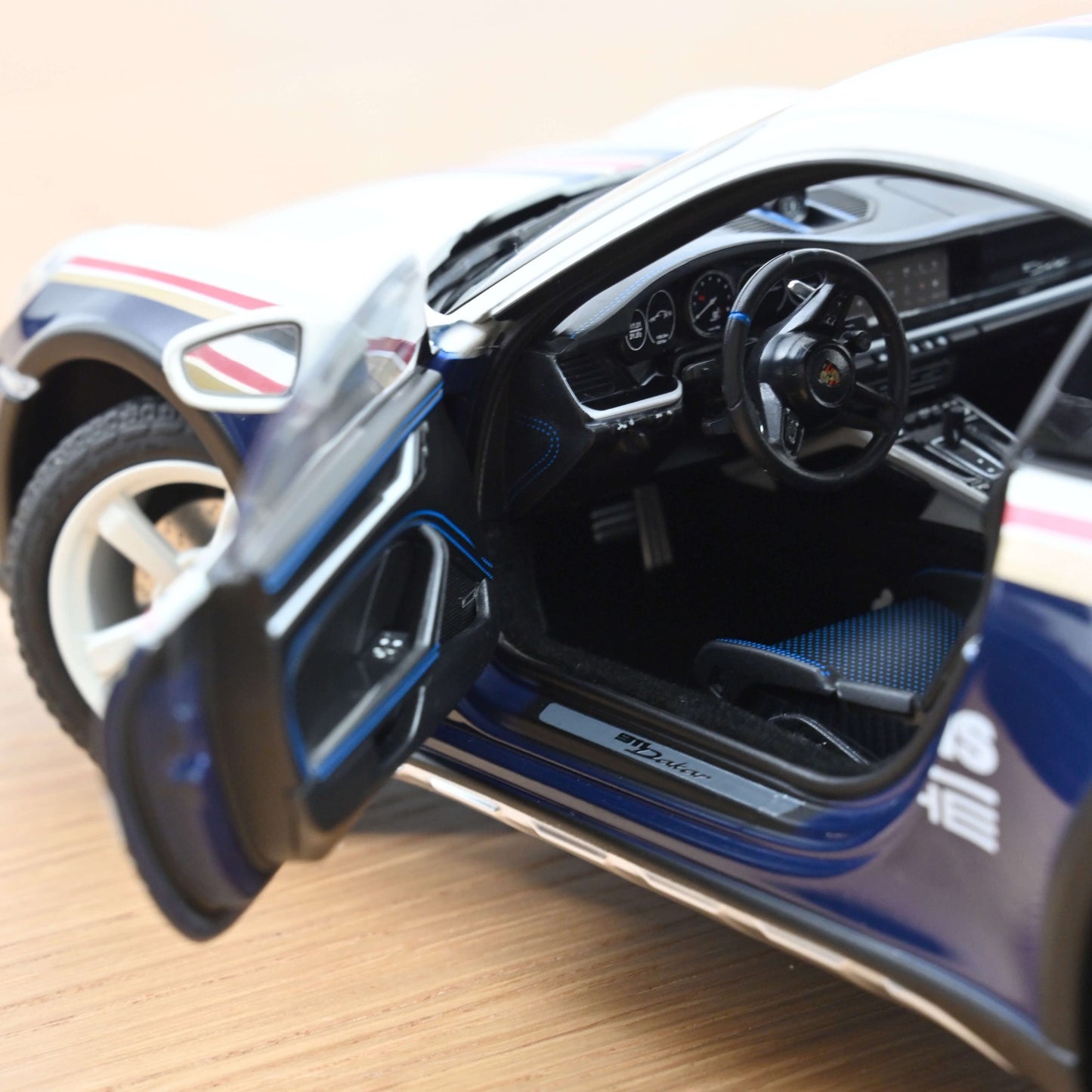 Porsche 911 Dakar 2023 “Roughroads” – #953 – Norev