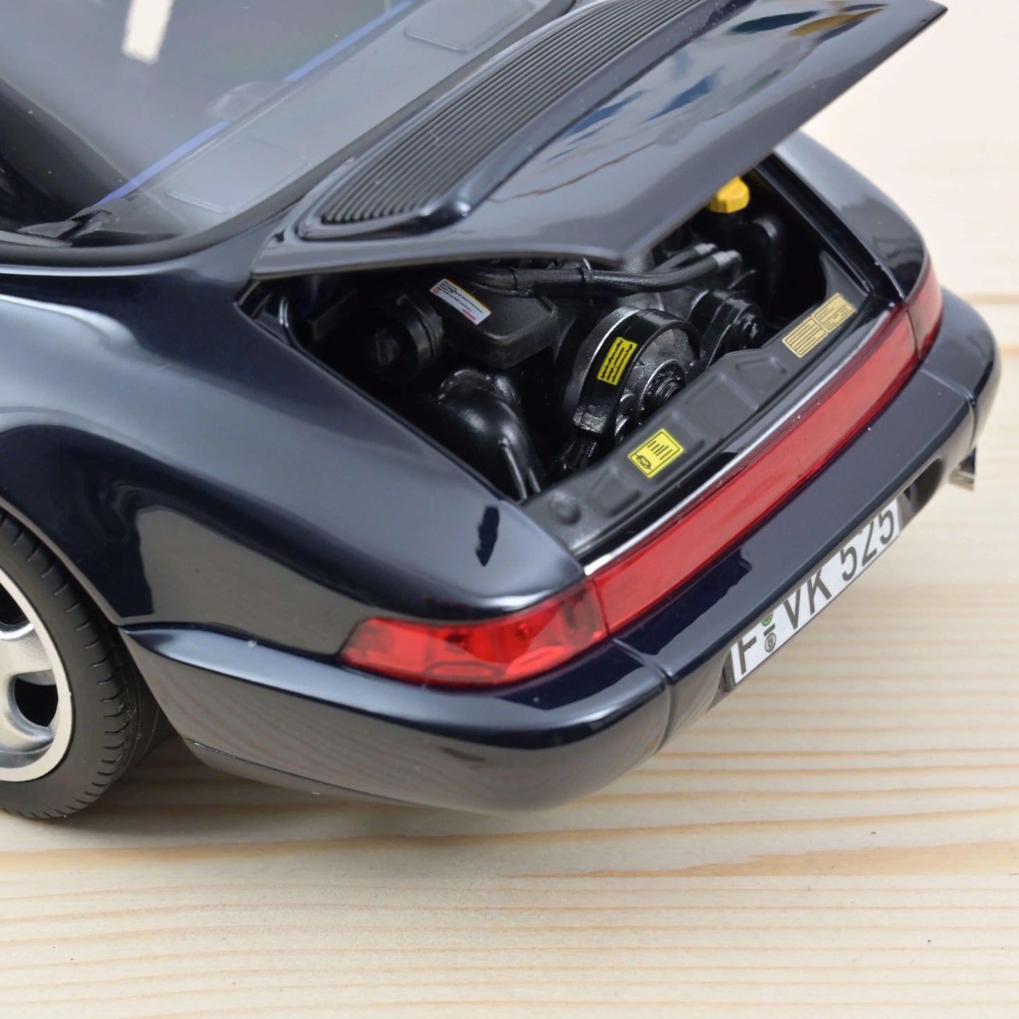 Porsche 911 Carrera 4 Targa – 1991 – Blue Metallic – 1:18 – Norev