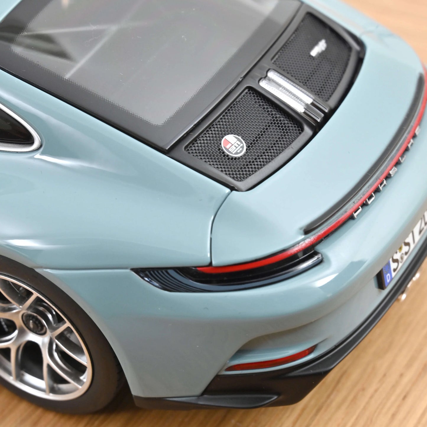 Porsche 911 S/T – 2023 – Bleu Meissen – 1:18 – Norev