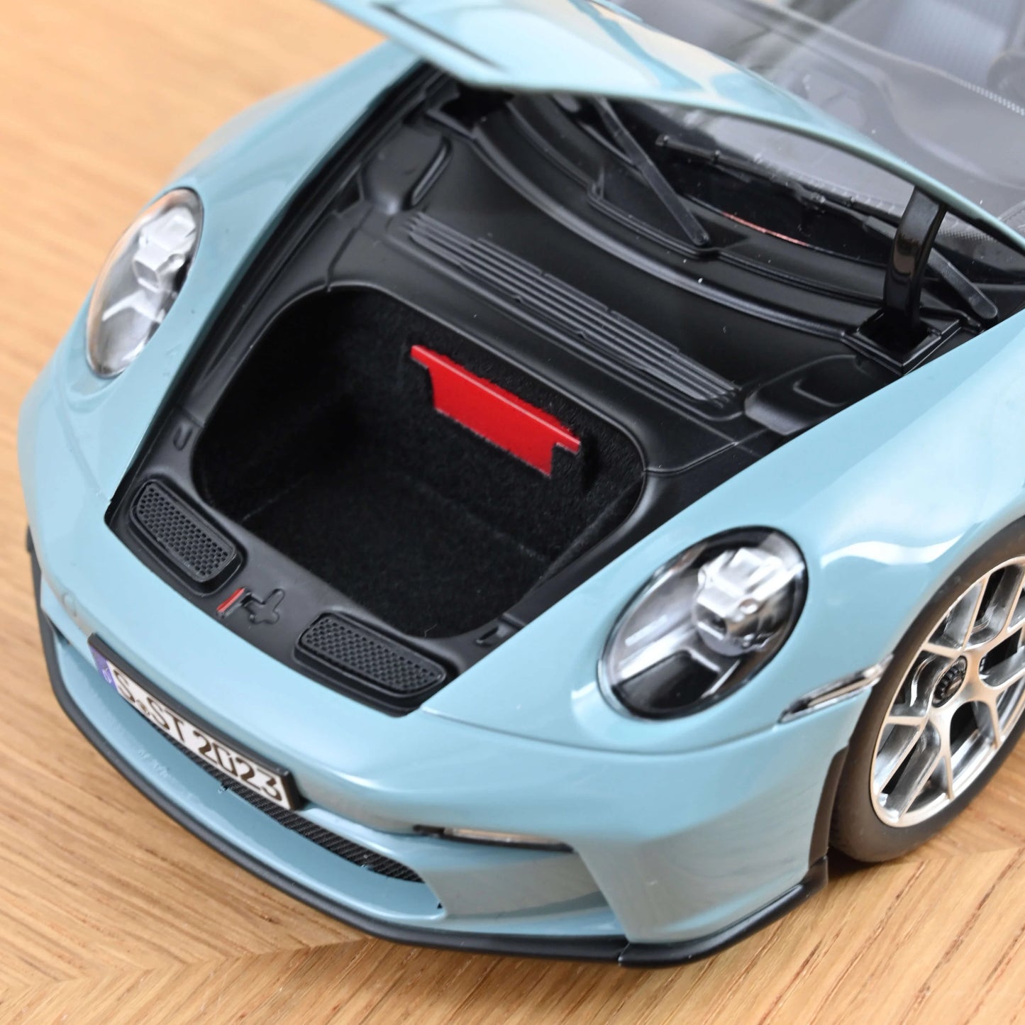 Porsche 911 S/T – 2023 – Bleu Meissen – 1:18 – Norev