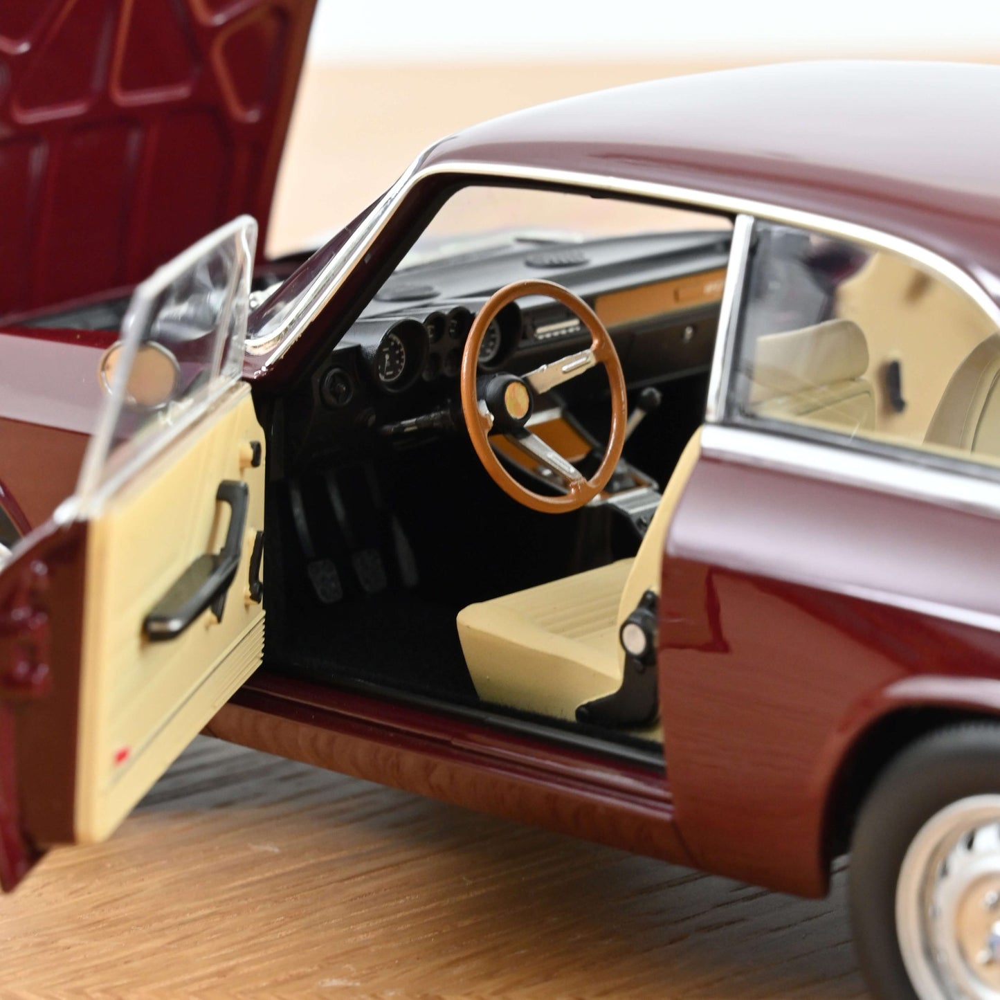 Alfa Romeo 2000 GTV 1973 Maroon / Norev