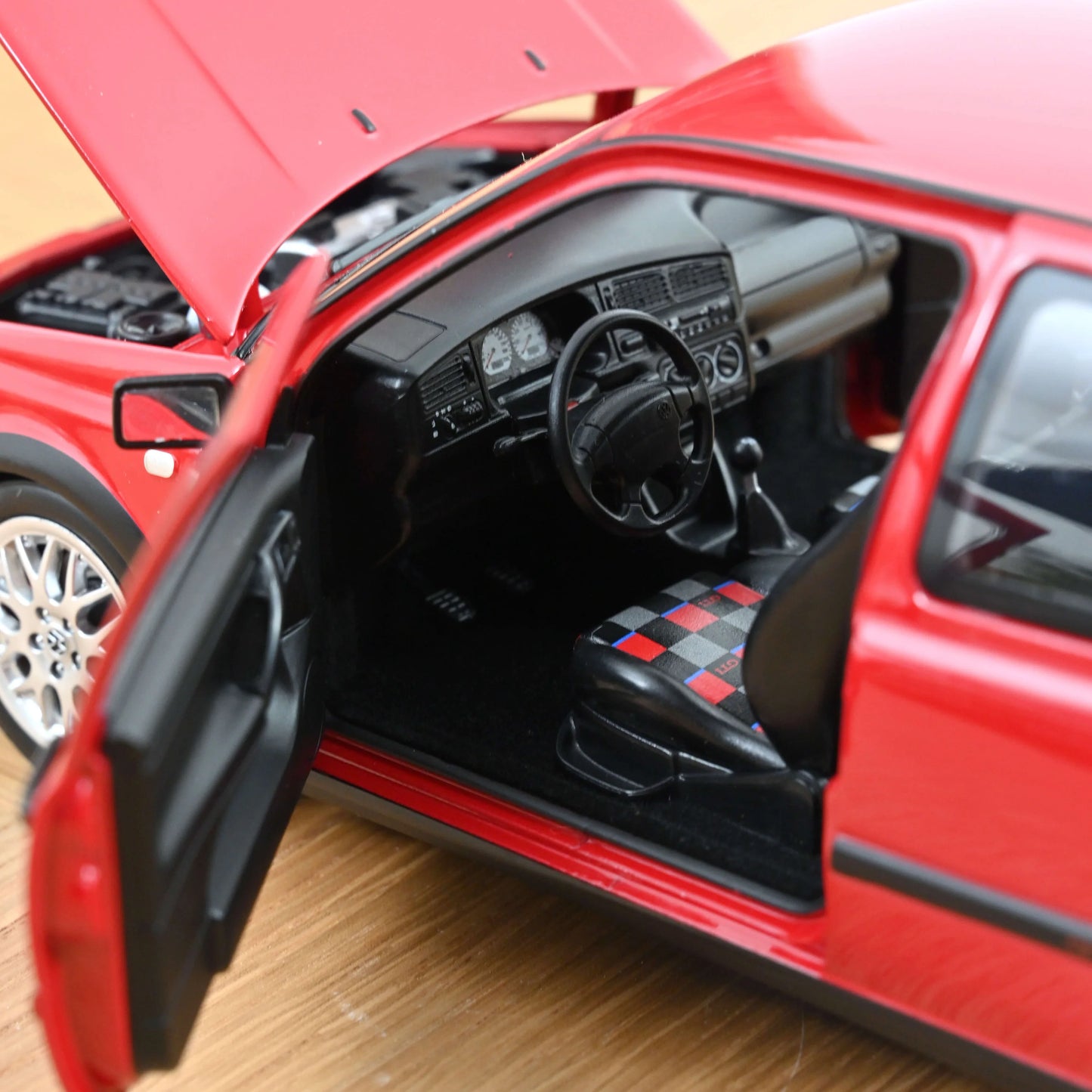 Volkswagen Golf GTI – 1996 – Flash Red – 1:18 – Norev