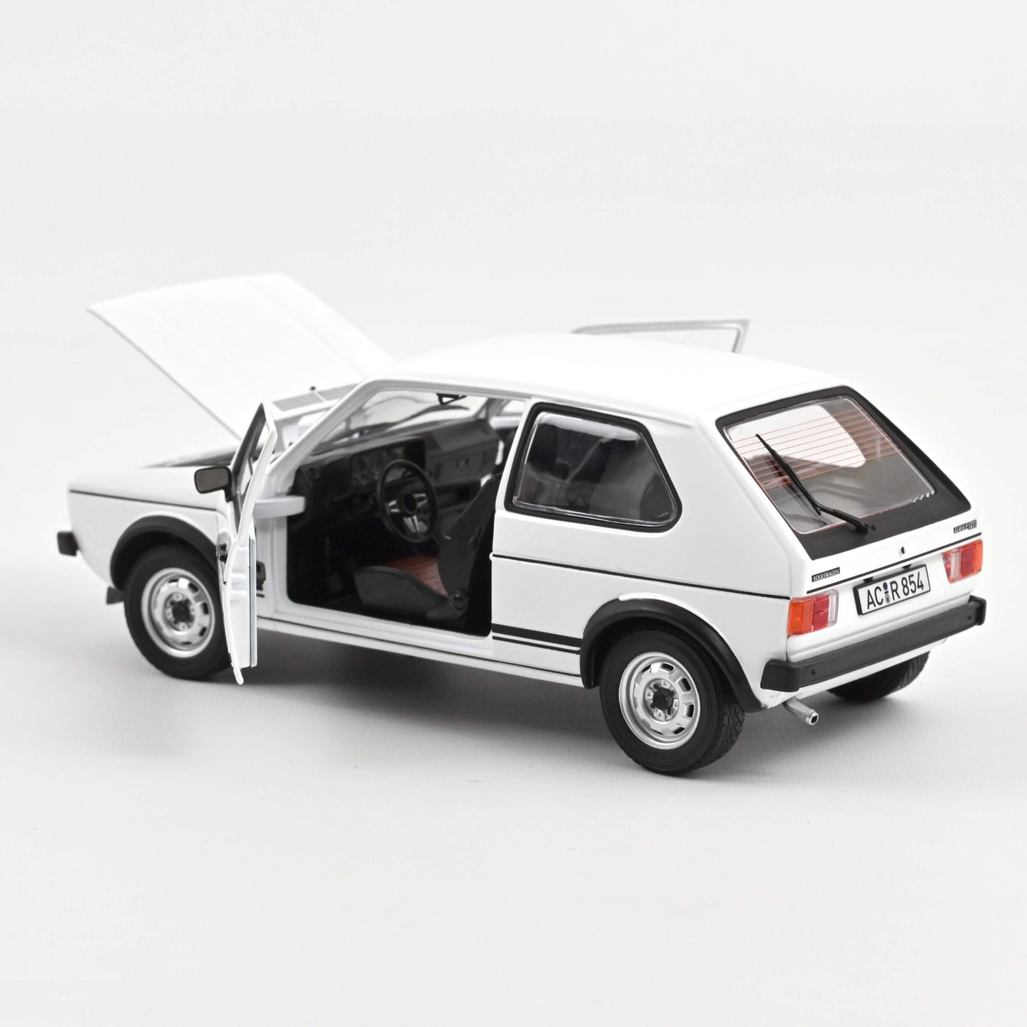 Volkswagen Golf GTI – 1976 – Alpine White – 1:18 – Norev