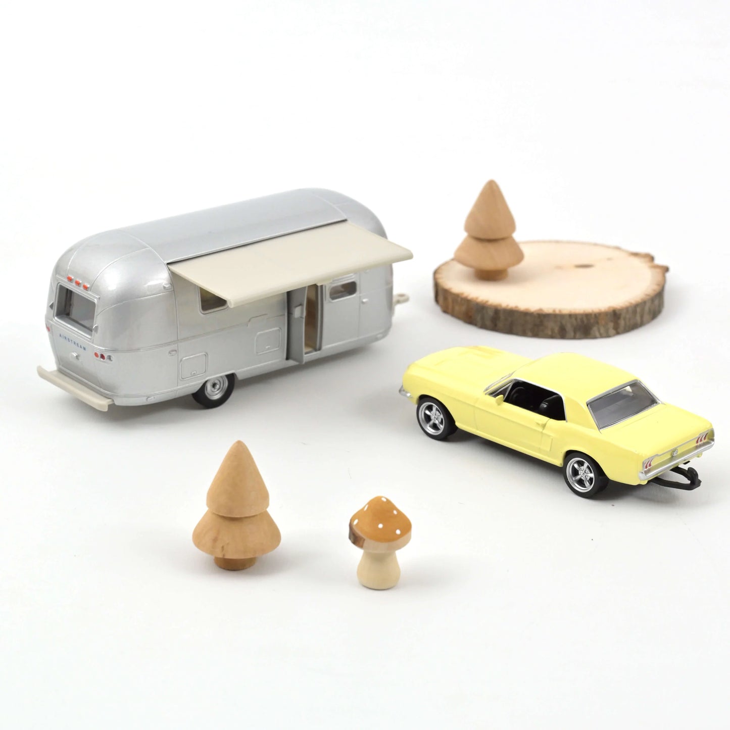 Ford Mustang 1968 Yellow & Airstream Caravan Jet‑Car – Norev