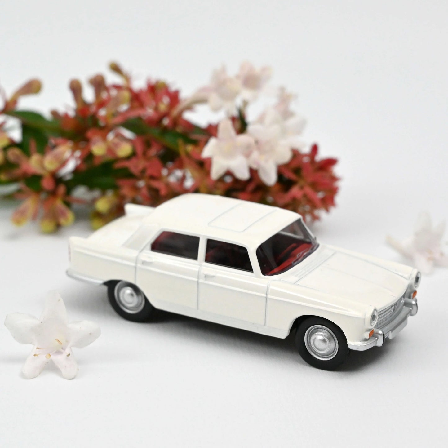 Peugeot 404 1961 Courchevel White – 1:64 Norev