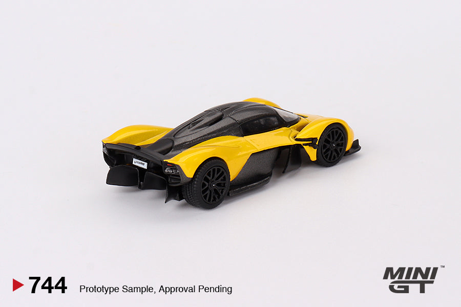 Aston Martin Valkyrie – Sunburst Yellow – MiniGT