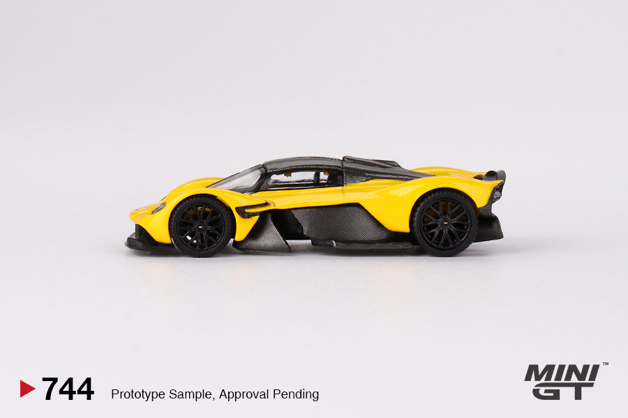 Aston Martin Valkyrie – Sunburst Yellow – MiniGT