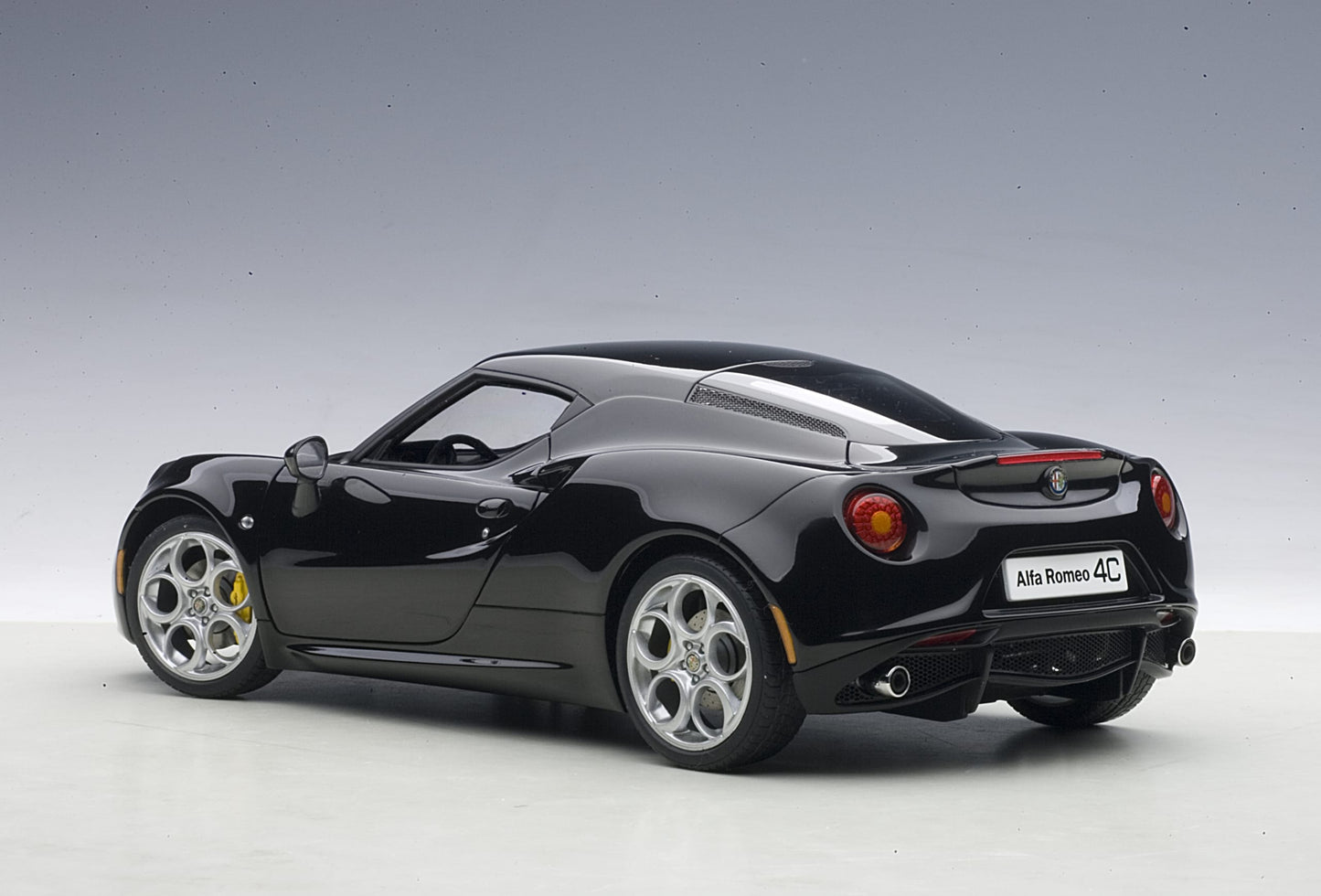 Alfa Romeo 4C – 2013 – Gloss Black – Autoart