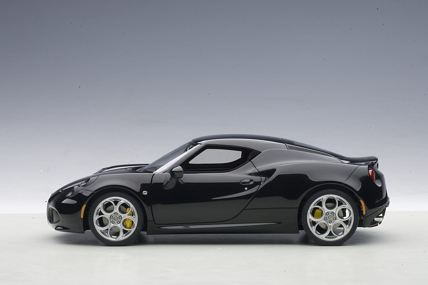 Alfa Romeo 4C – 2013 – Gloss Black – Autoart