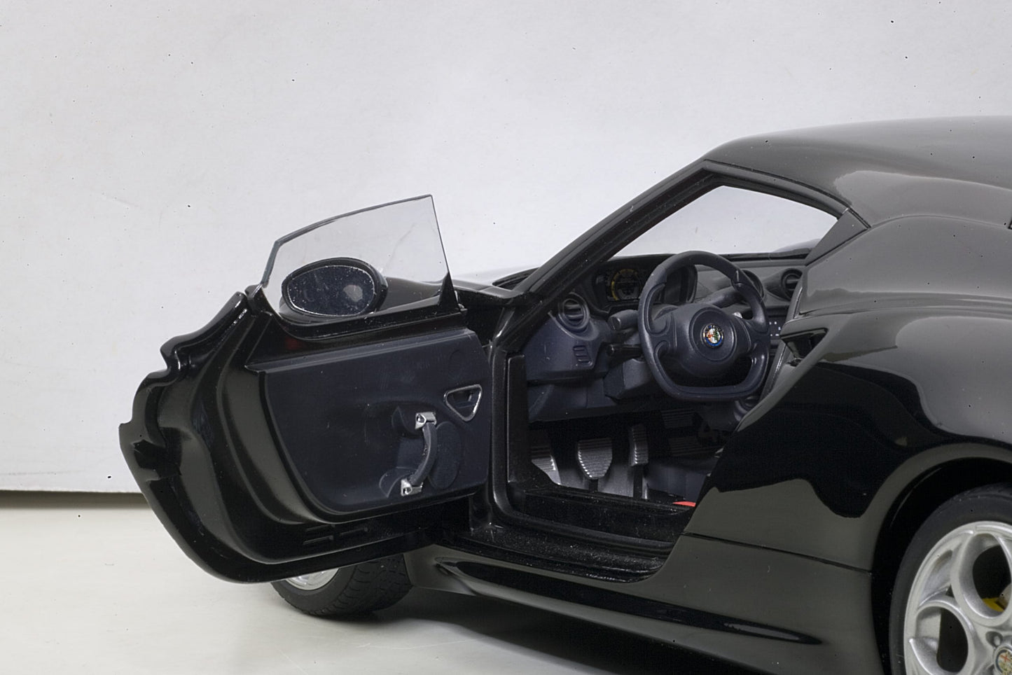 Alfa Romeo 4C – 2013 – Gloss Black – Autoart