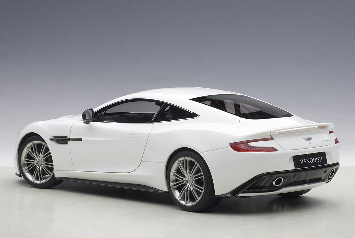 Aston Martin Vanquish – 2015 – Gloss Black – Autoart