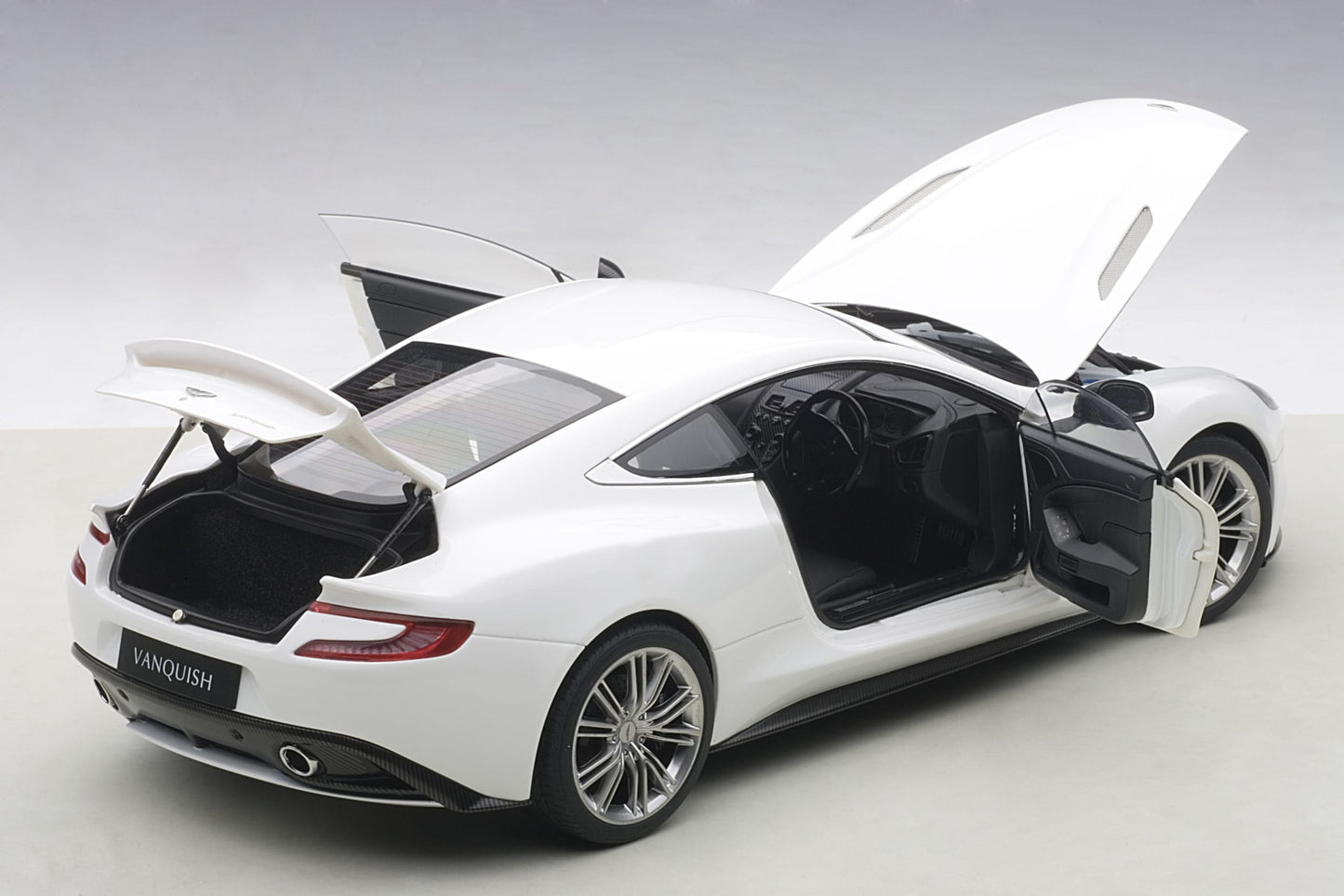 Aston Martin Vanquish – 2015 – Gloss Black – Autoart