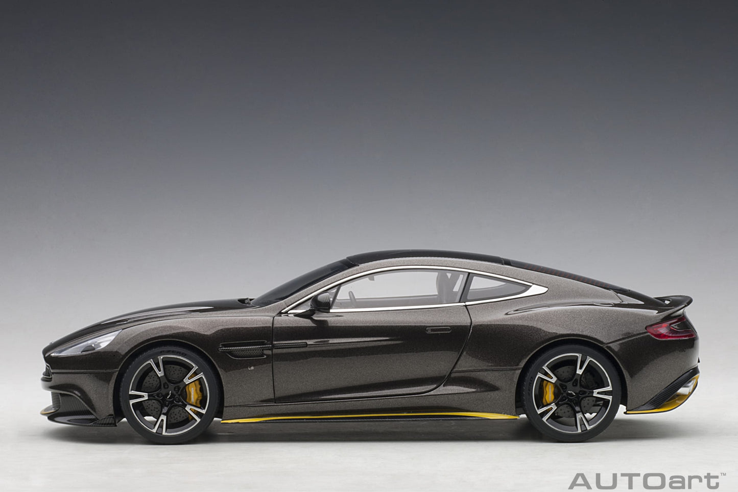 Aston Martin Vanquish S – 2017 – Kopi Bronze – Autoart