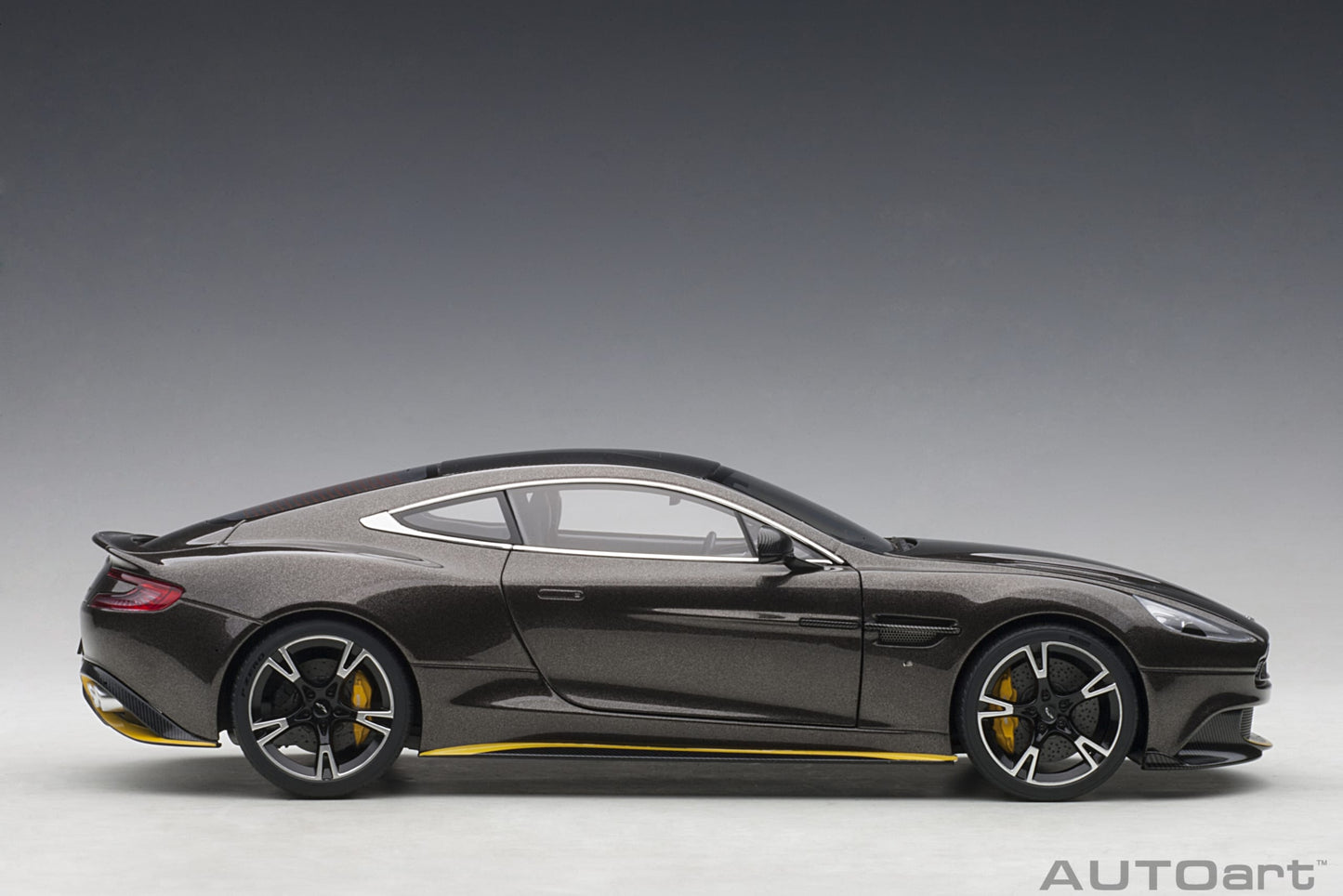 Aston Martin Vanquish S – 2017 – Kopi Bronze – Autoart