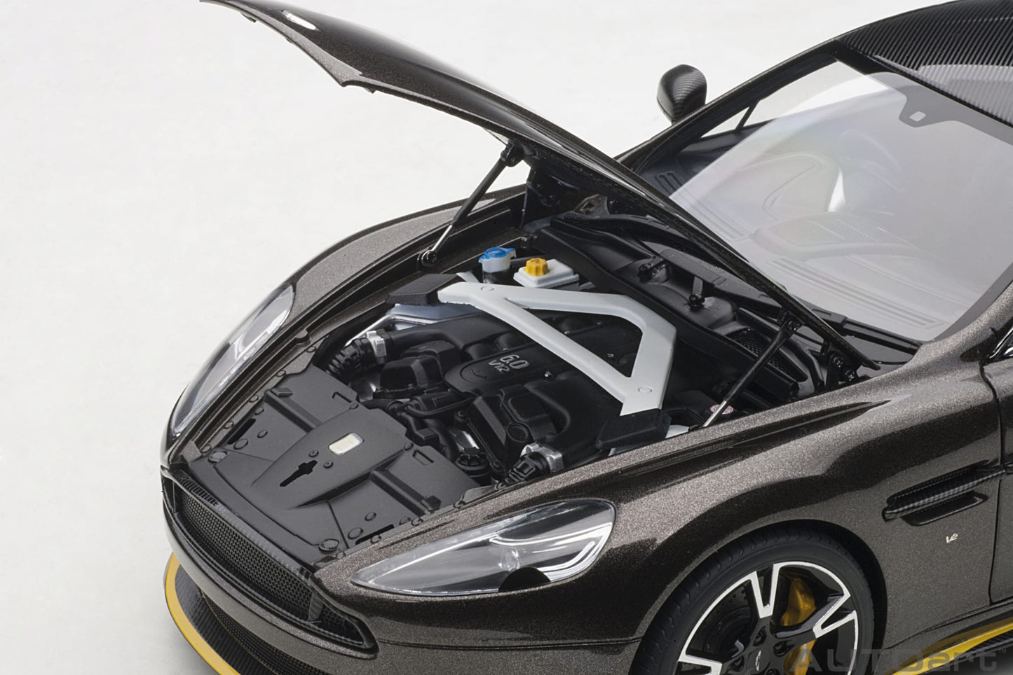Aston Martin Vanquish S – 2017 – Kopi Bronze – Autoart