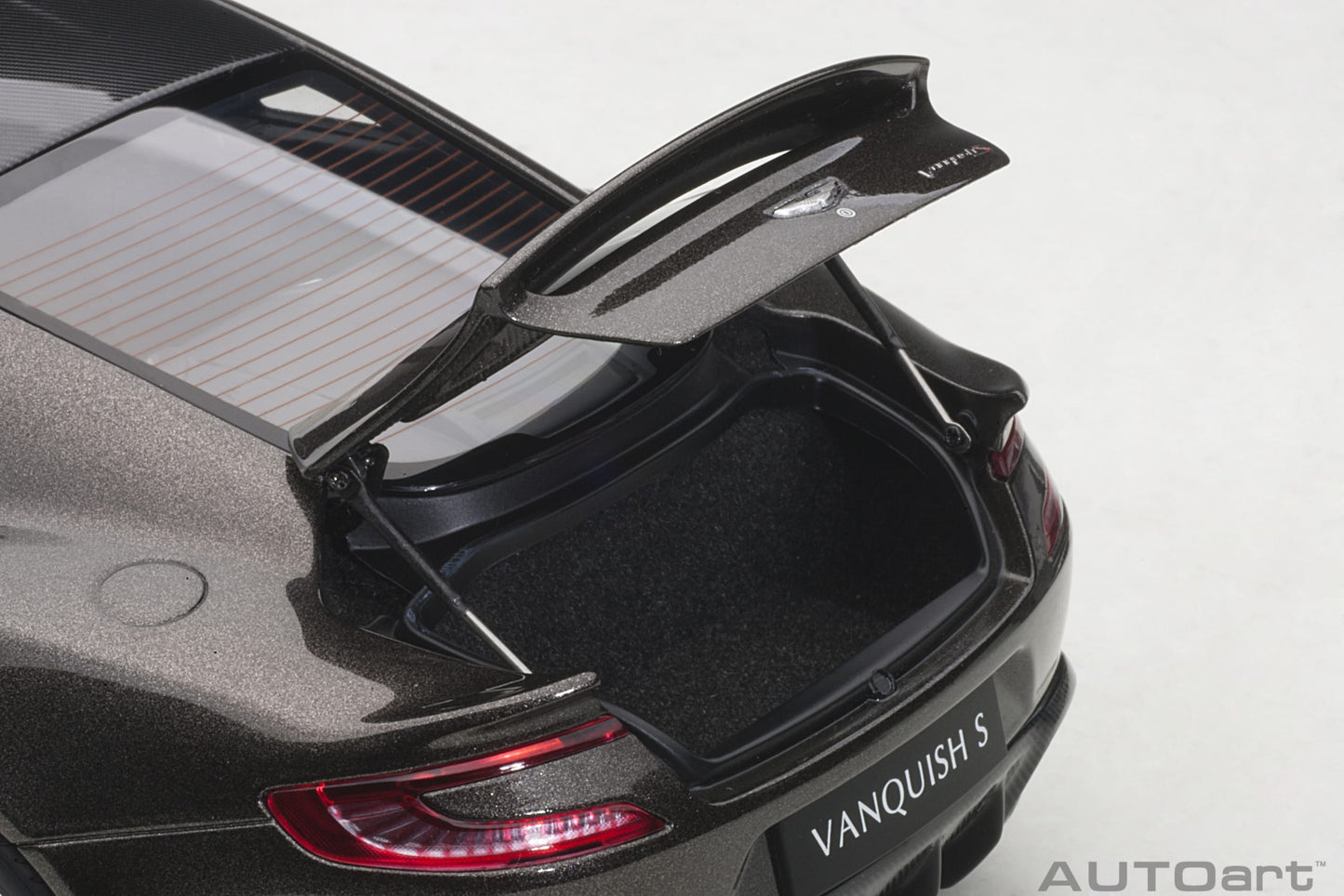 Aston Martin Vanquish S – 2017 – Kopi Bronze – Autoart