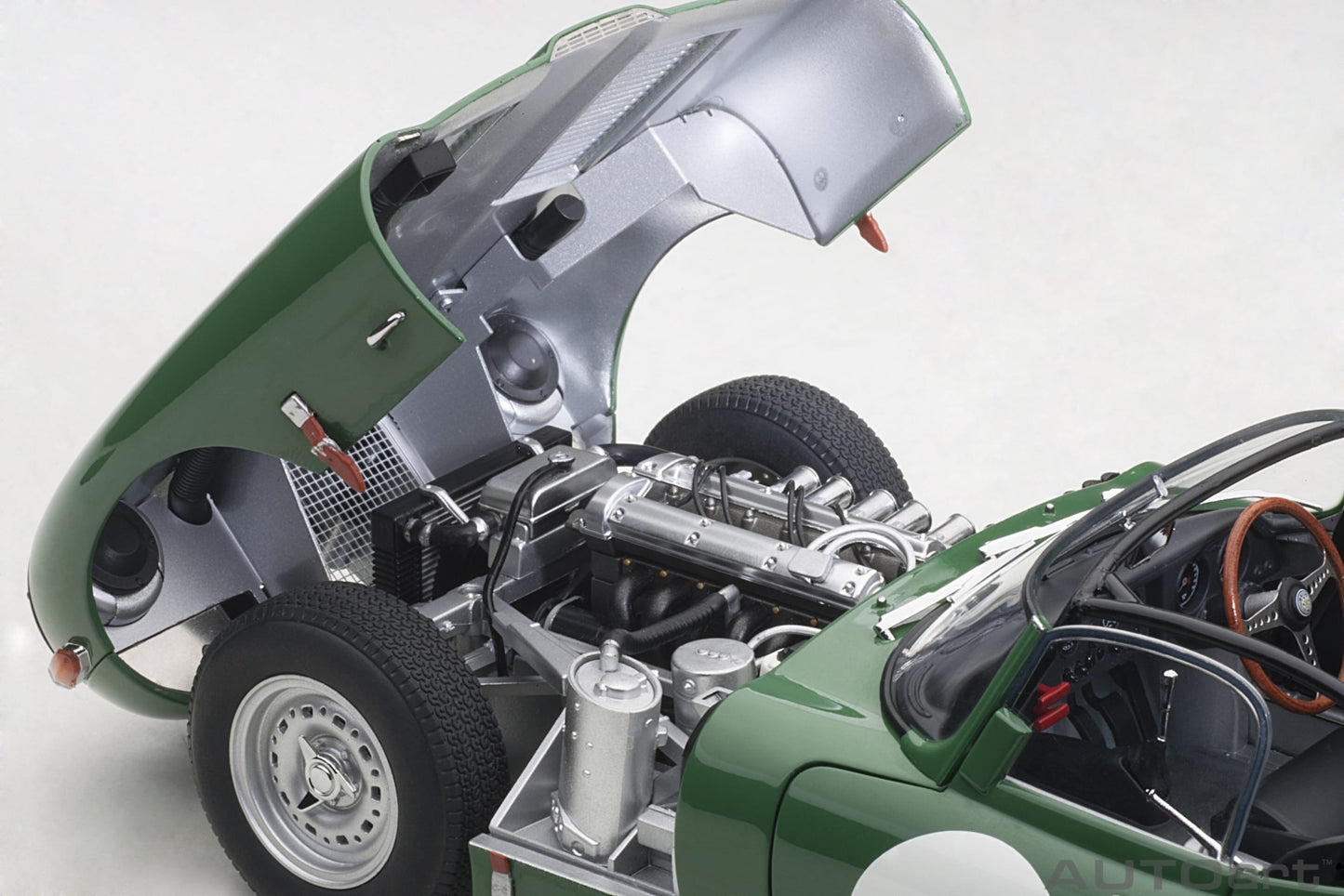 Jaguar Lightweight E‑Type – 2015 – Opalescent Dark Green – Autoart